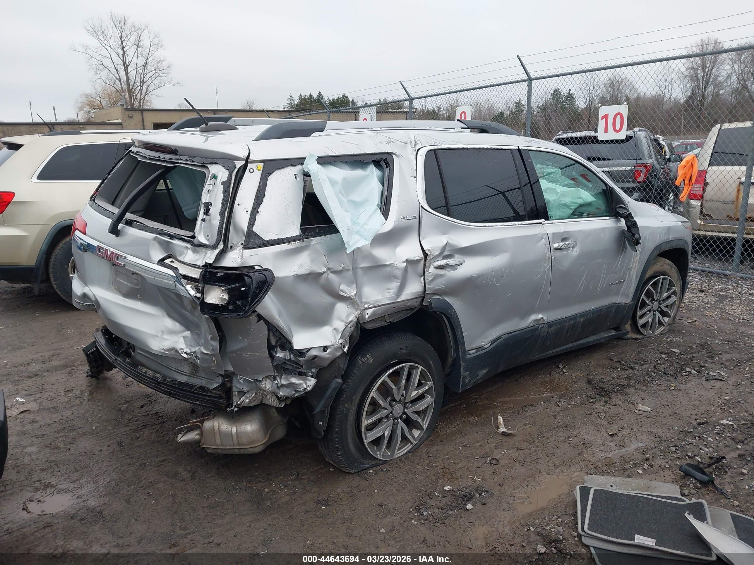 GMC ACADIA image 4