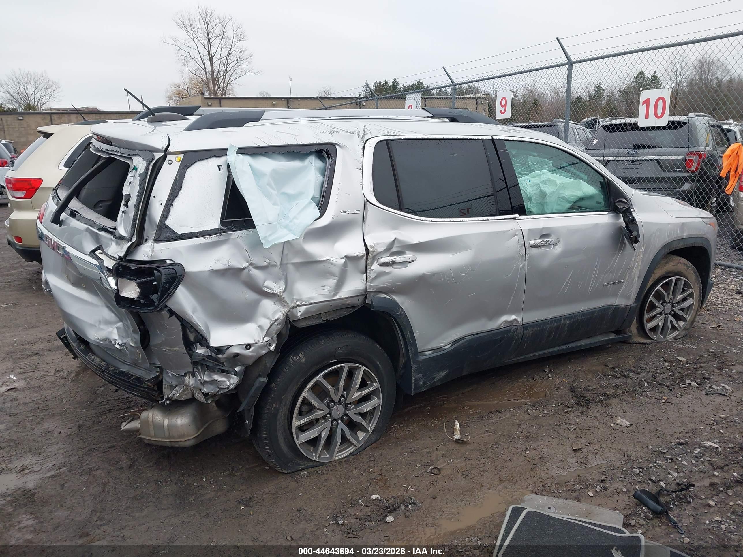 GMC ACADIA image 6