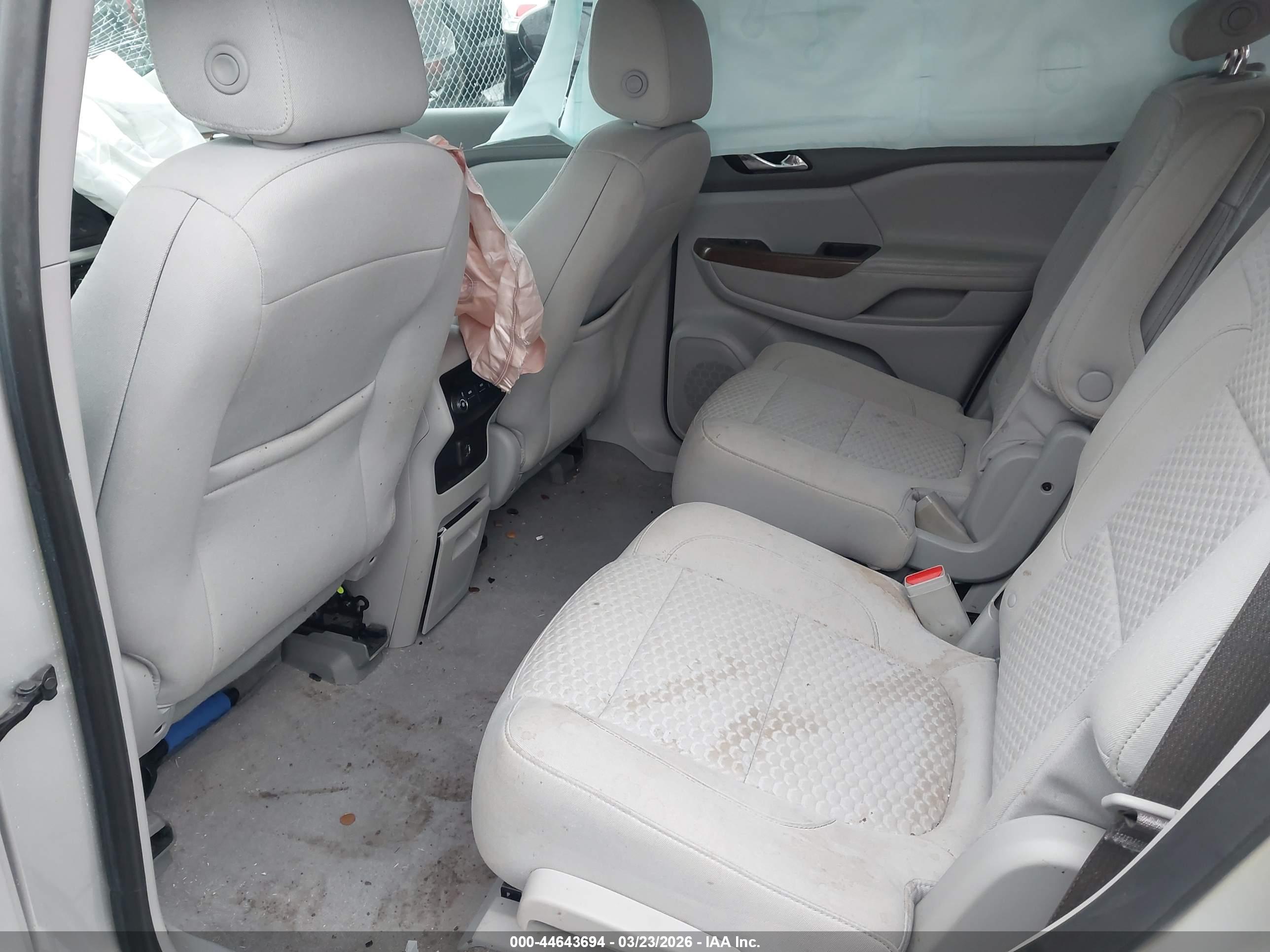 GMC ACADIA image 8