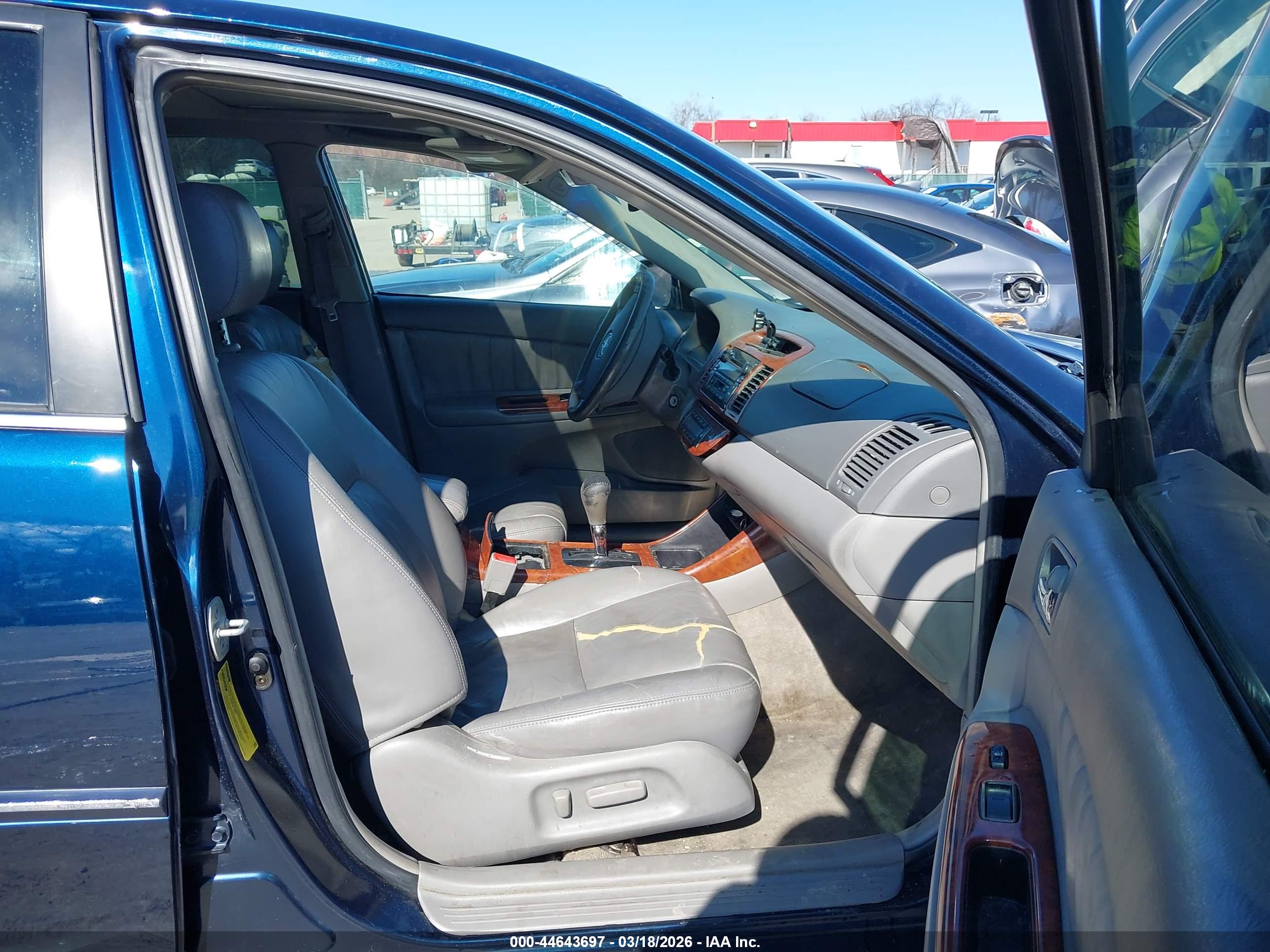 TOYOTA CAMRY image 5