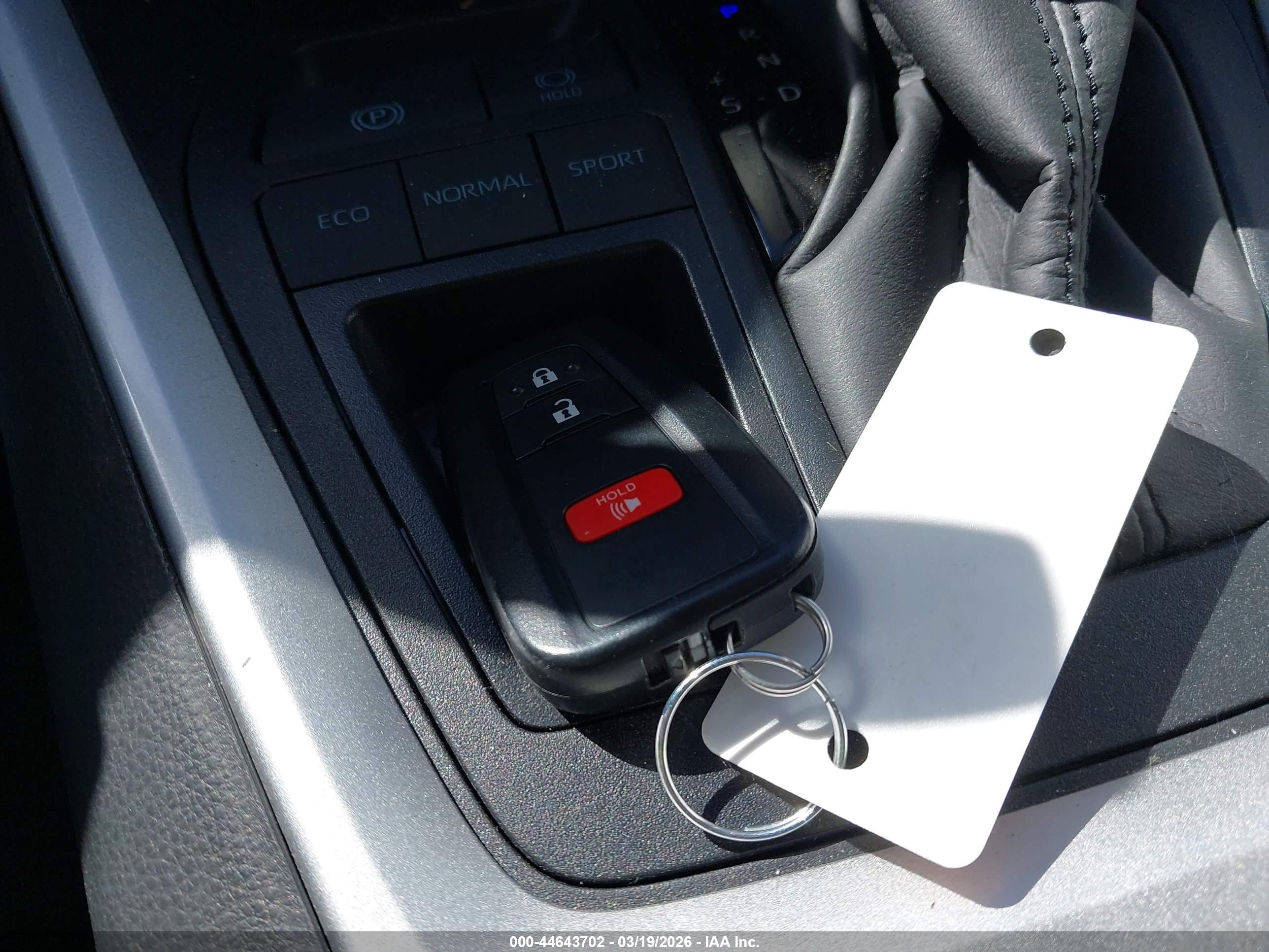 TOYOTA RAV4 image 11
