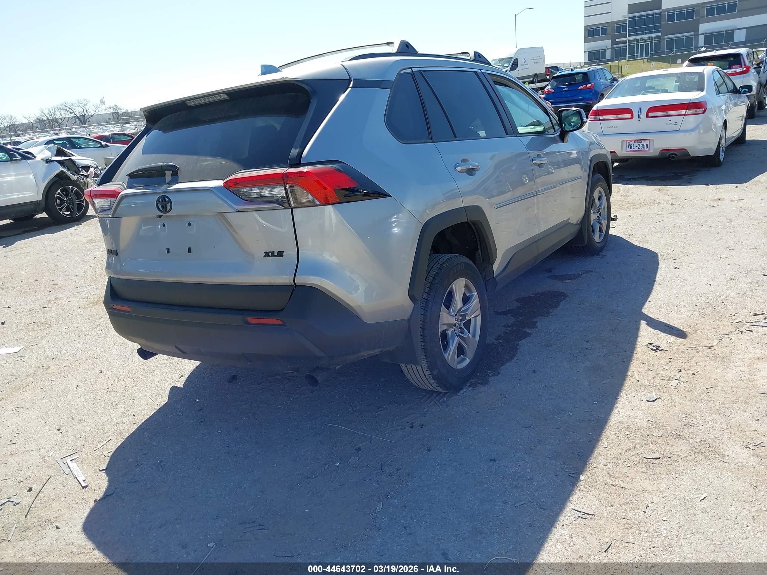 TOYOTA RAV4 image 4