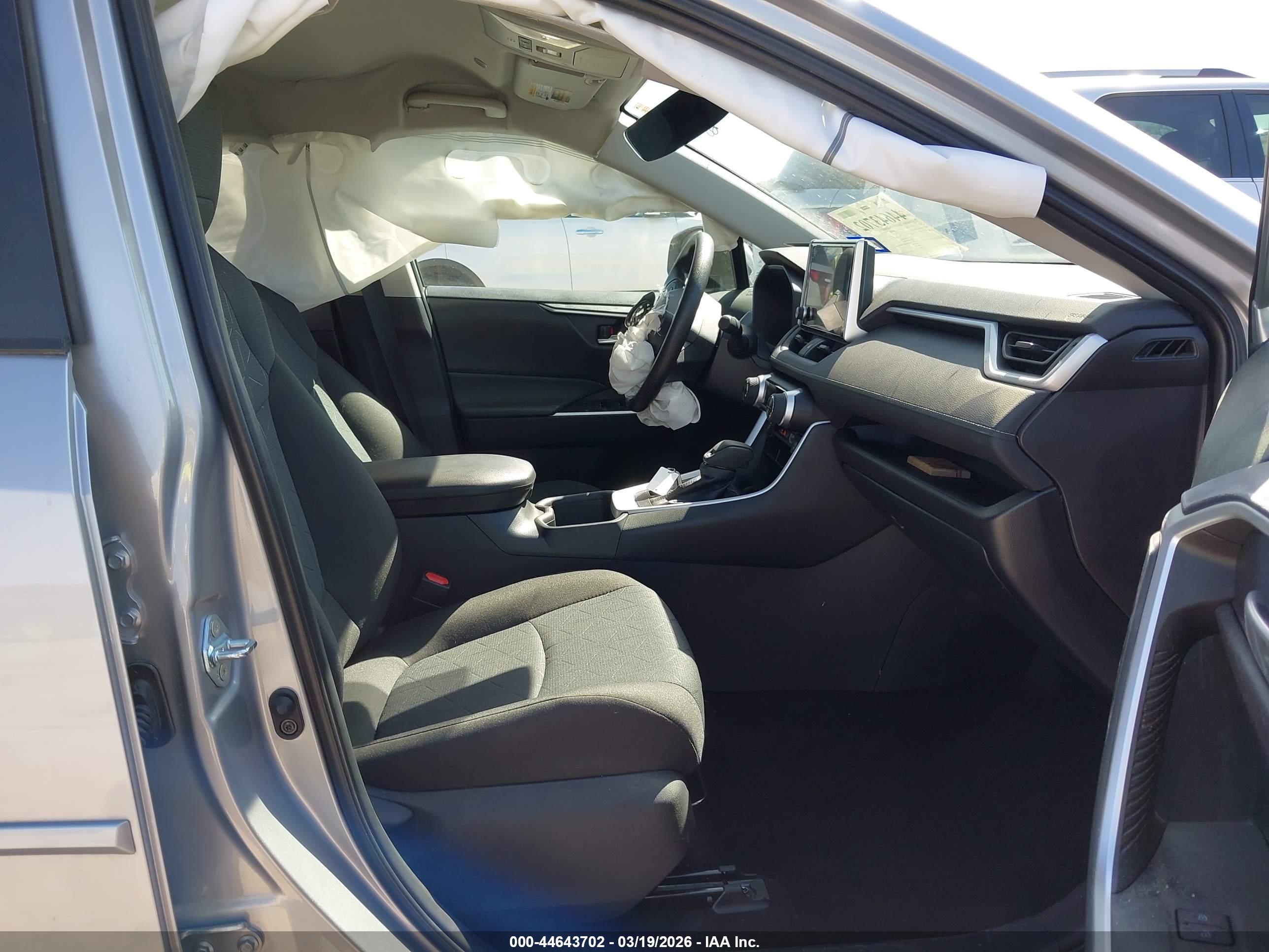 TOYOTA RAV4 image 5