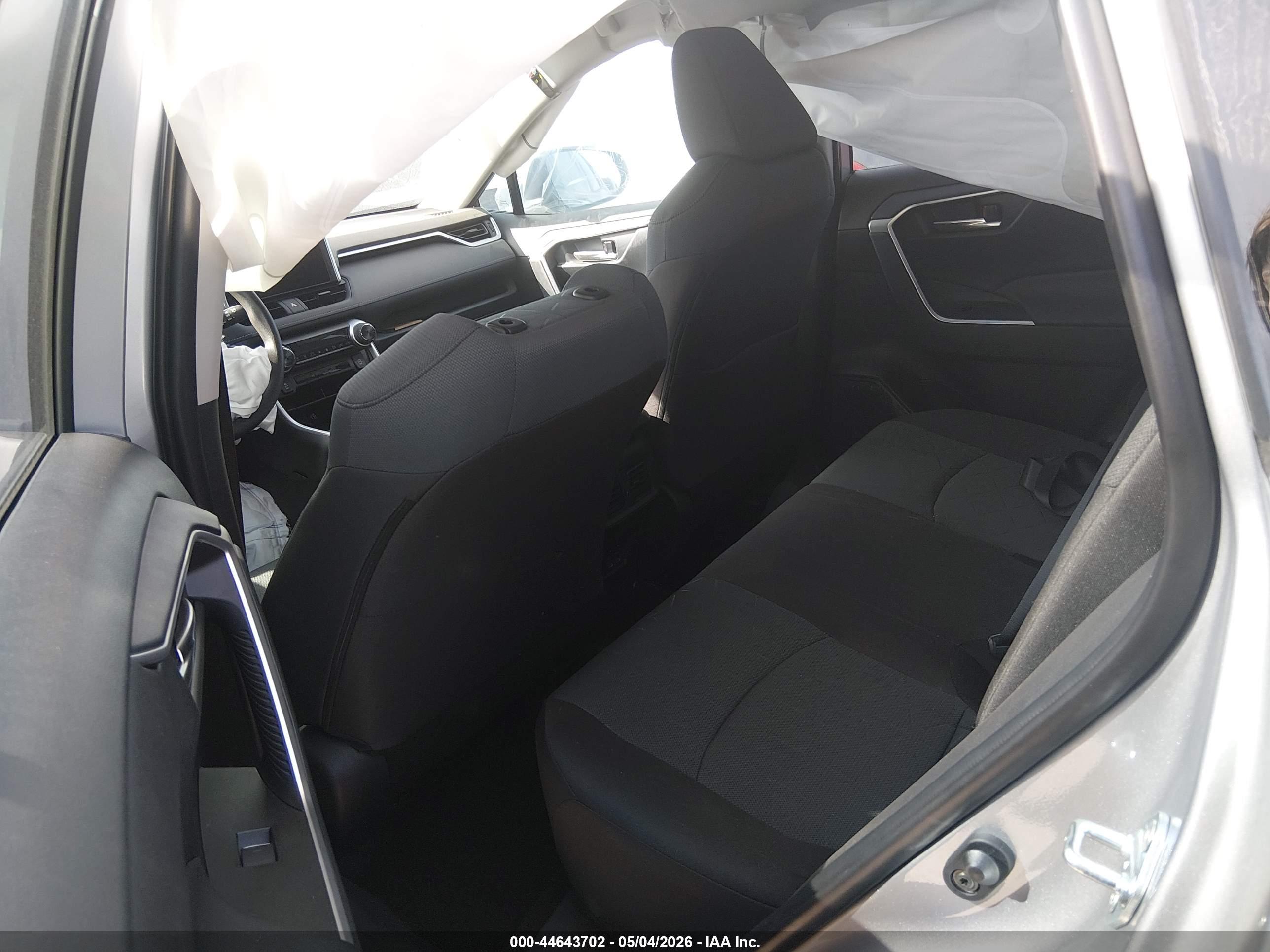 TOYOTA RAV4 image 8
