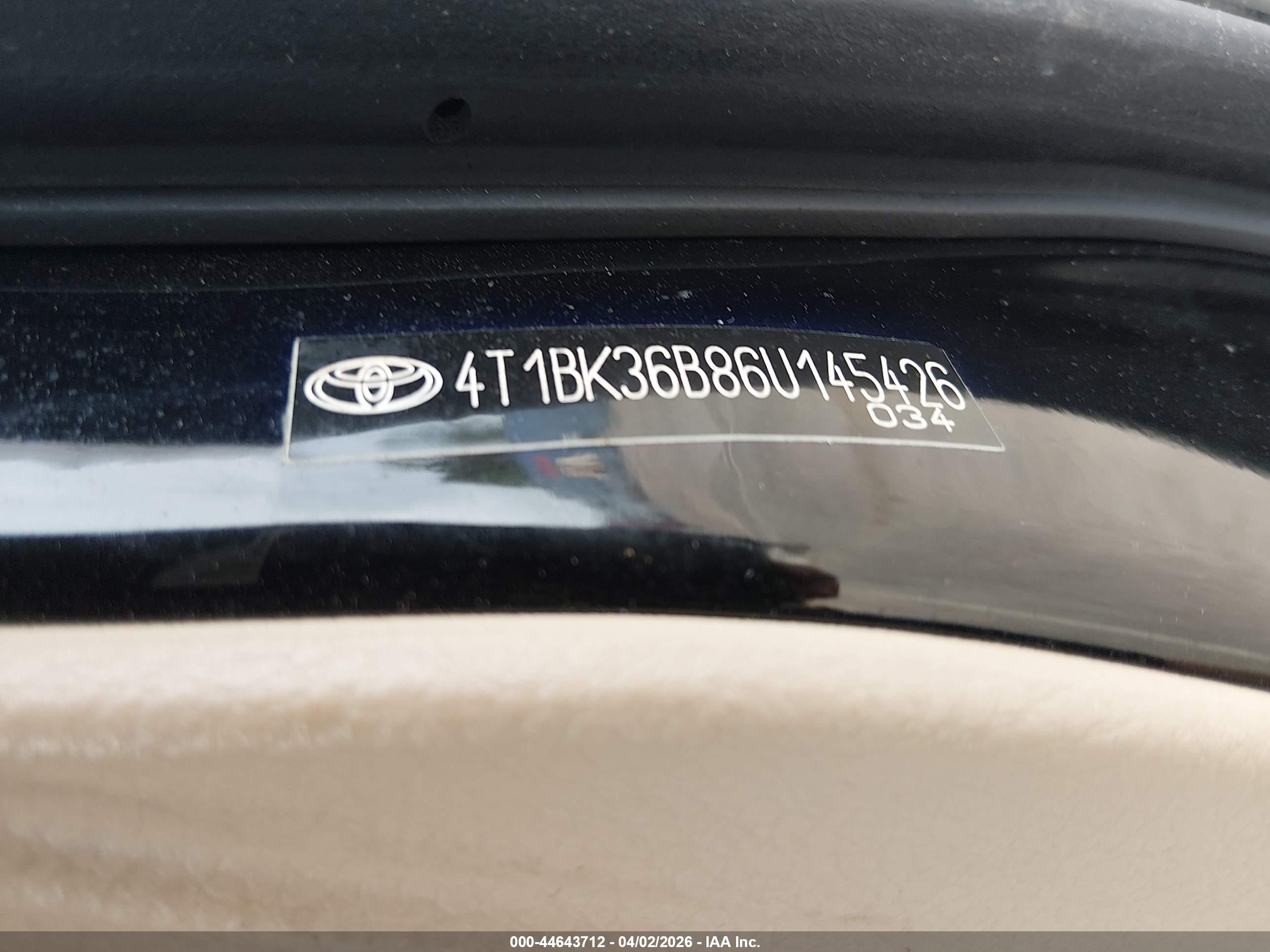 TOYOTA AVALON image 9