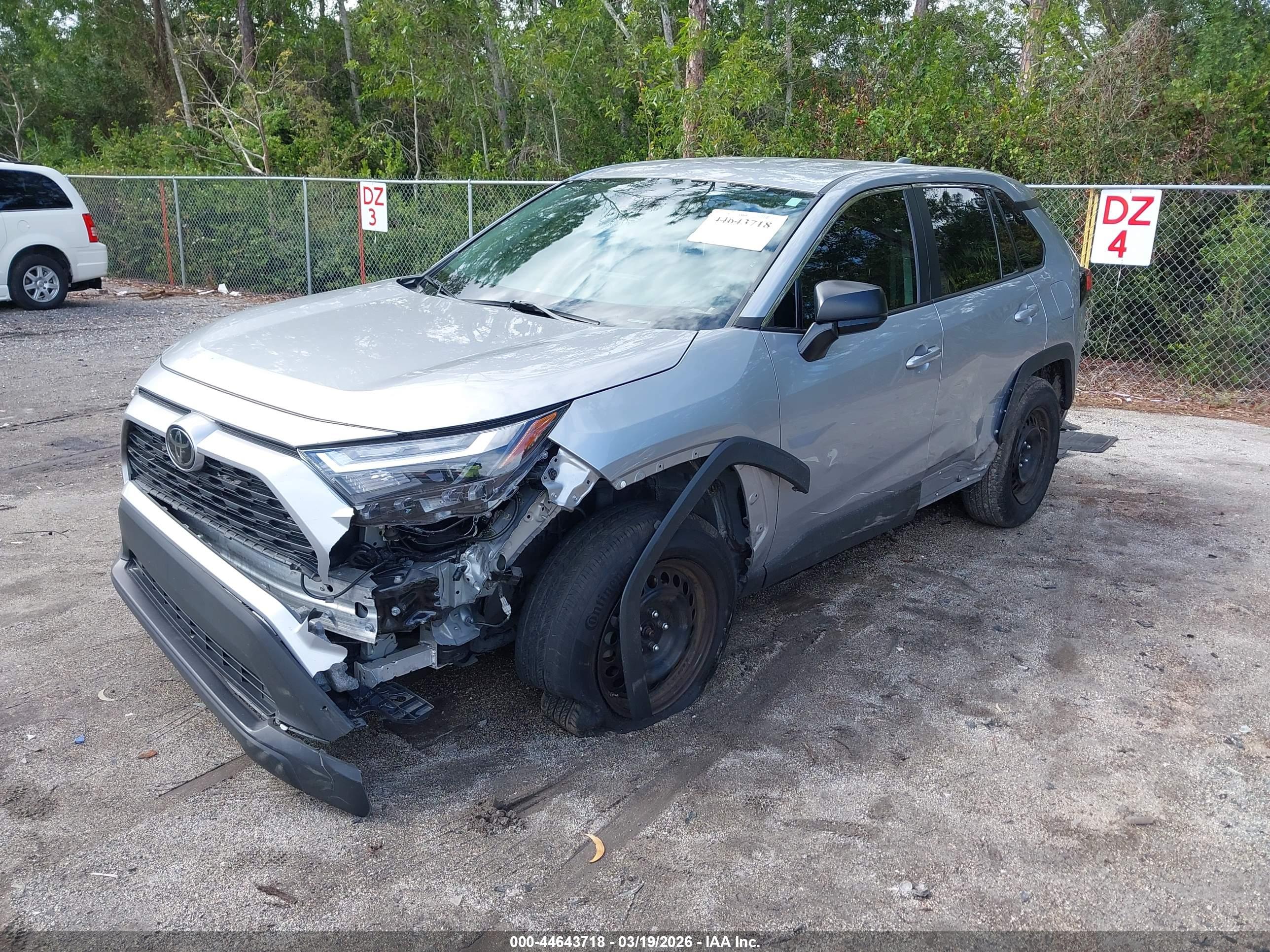 TOYOTA RAV4 image 2