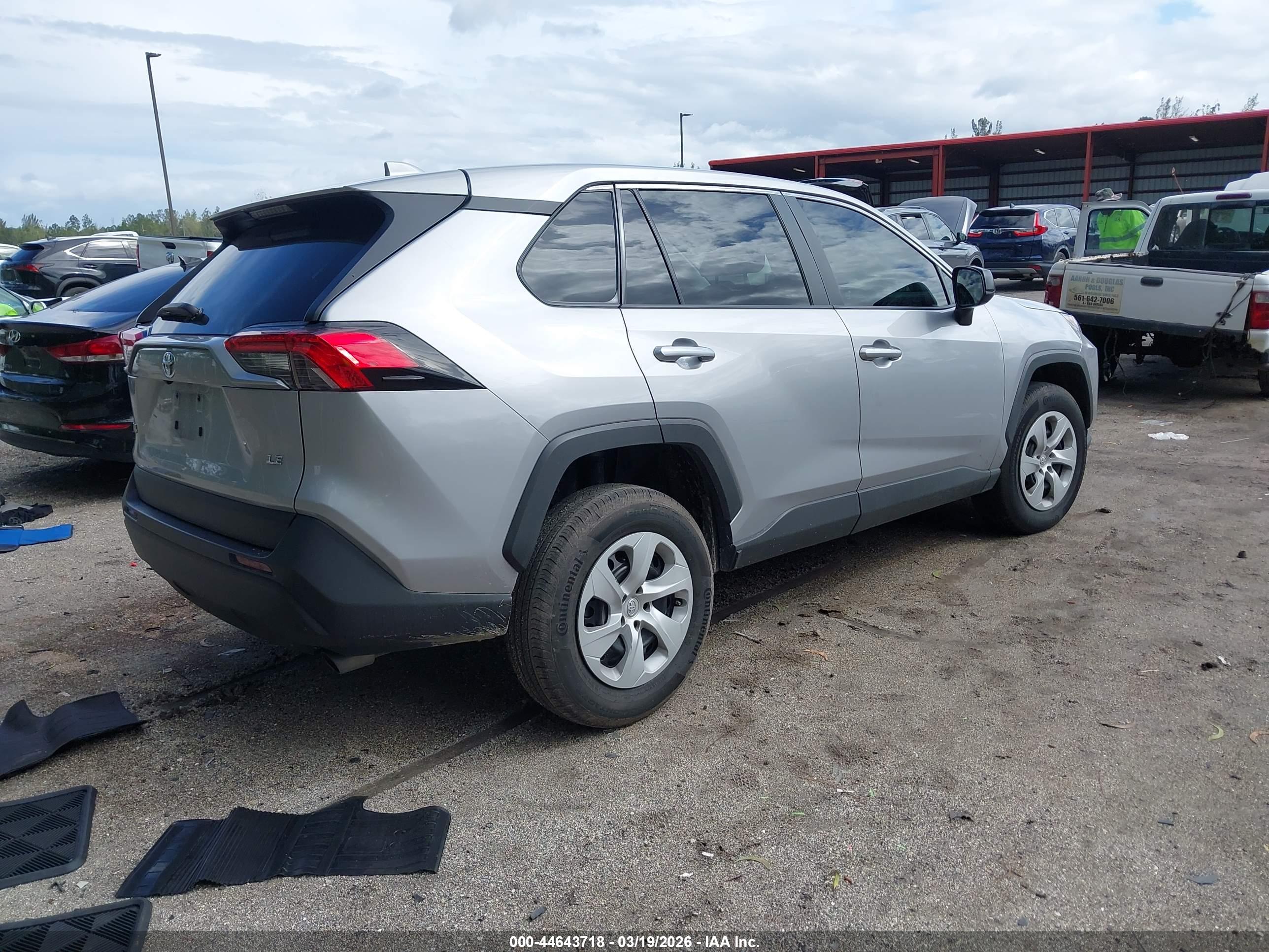 TOYOTA RAV4 image 4