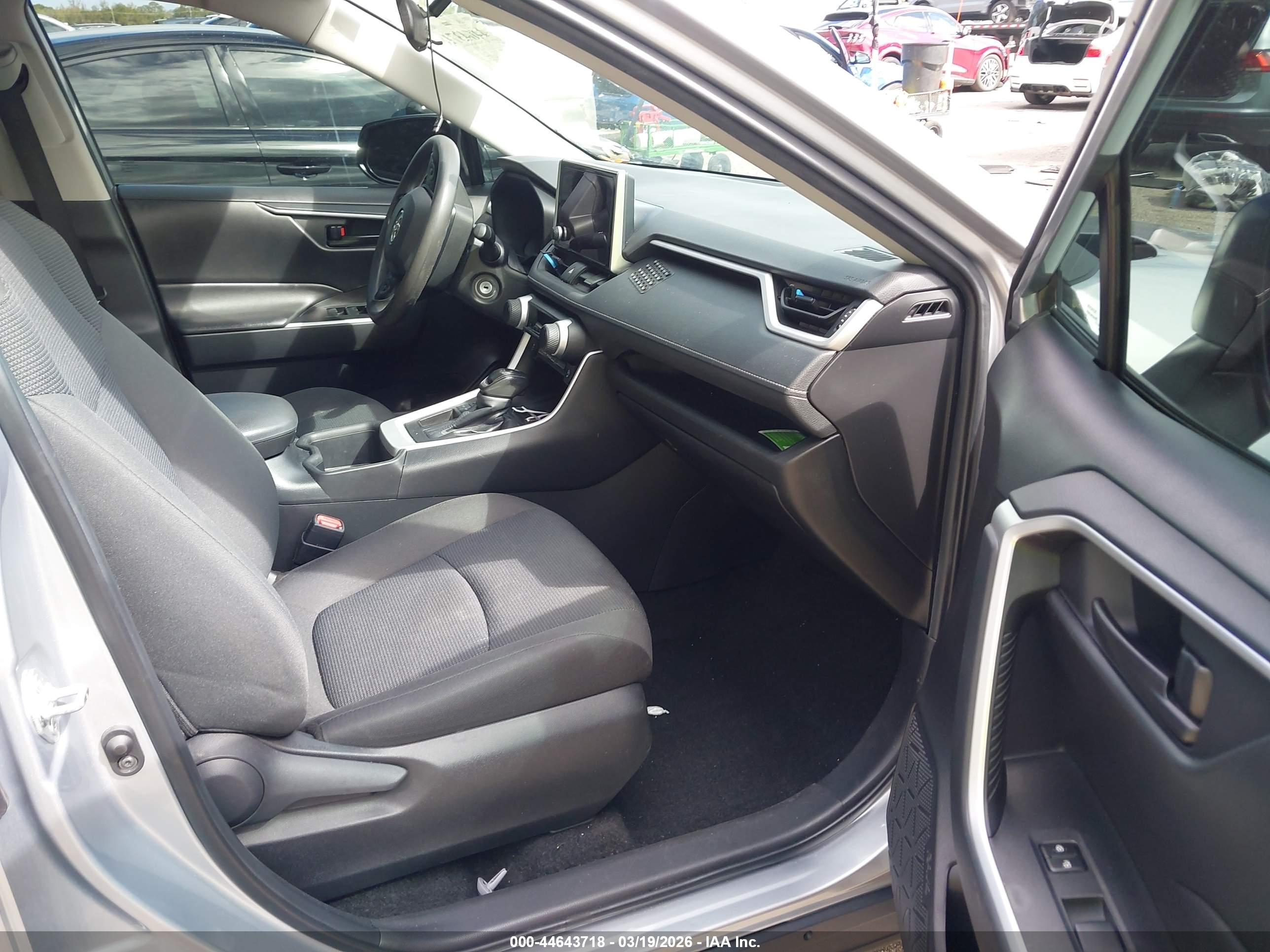 TOYOTA RAV4 image 5