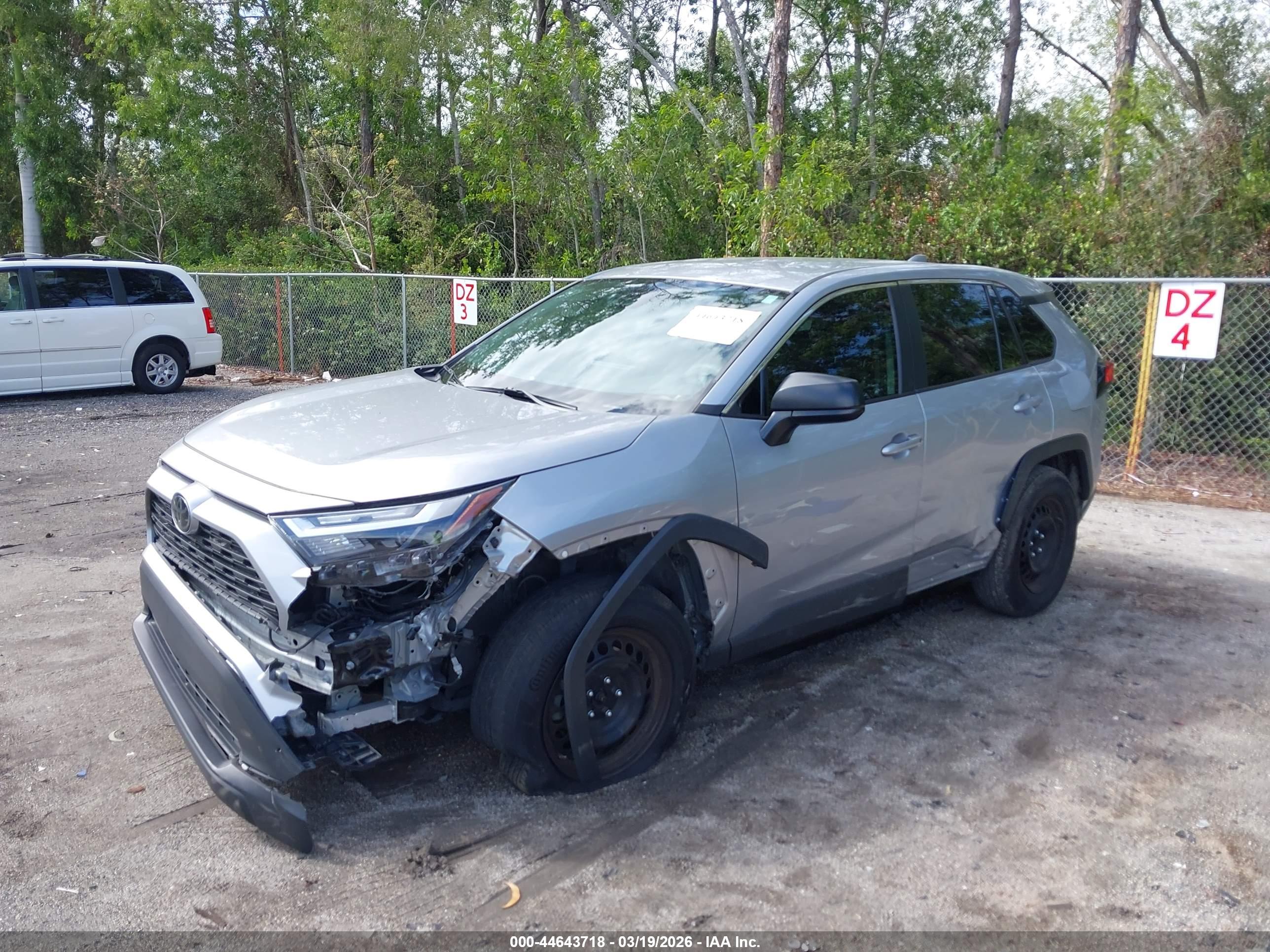TOYOTA RAV4 image 6