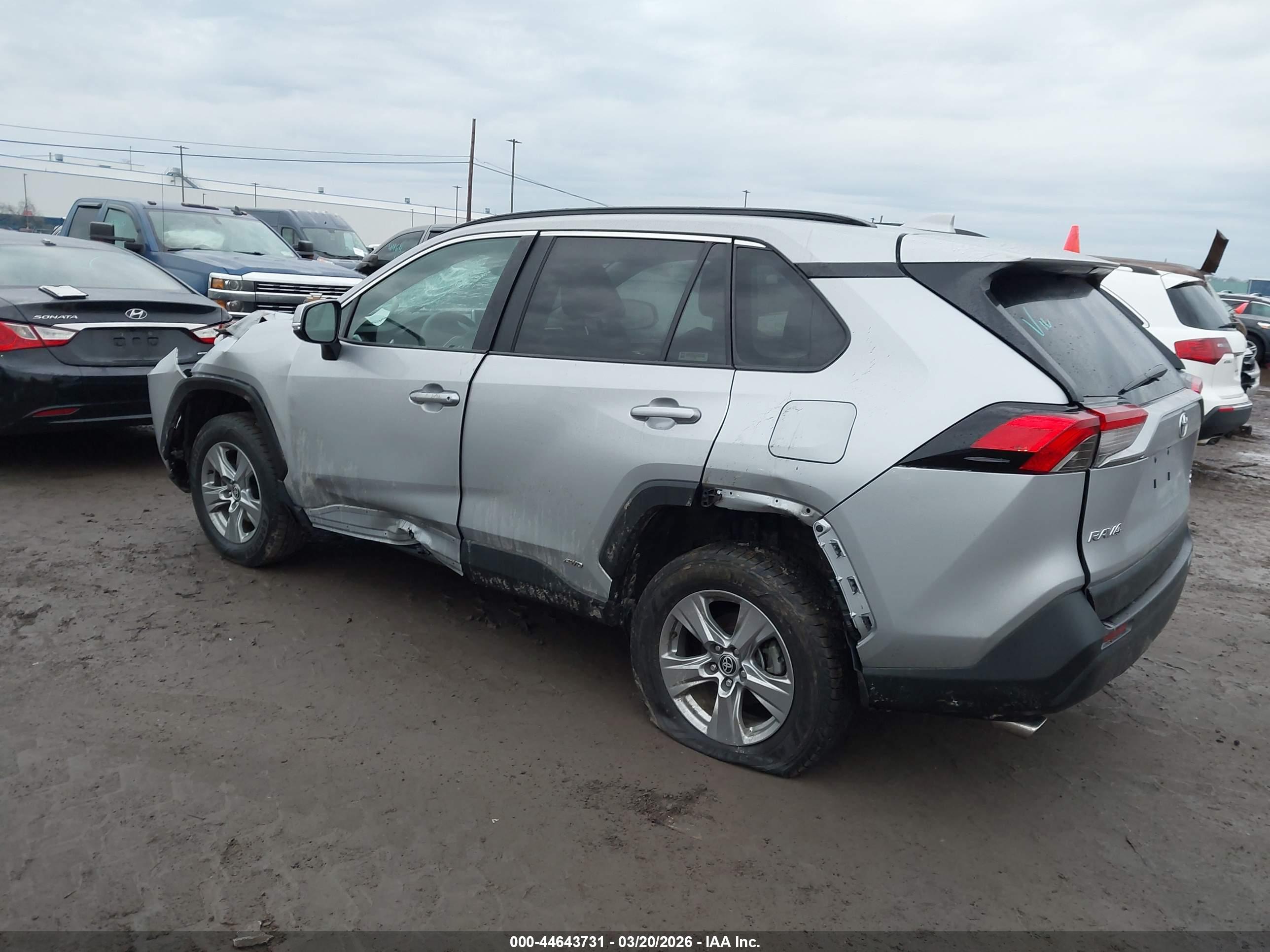TOYOTA RAV4 image 3