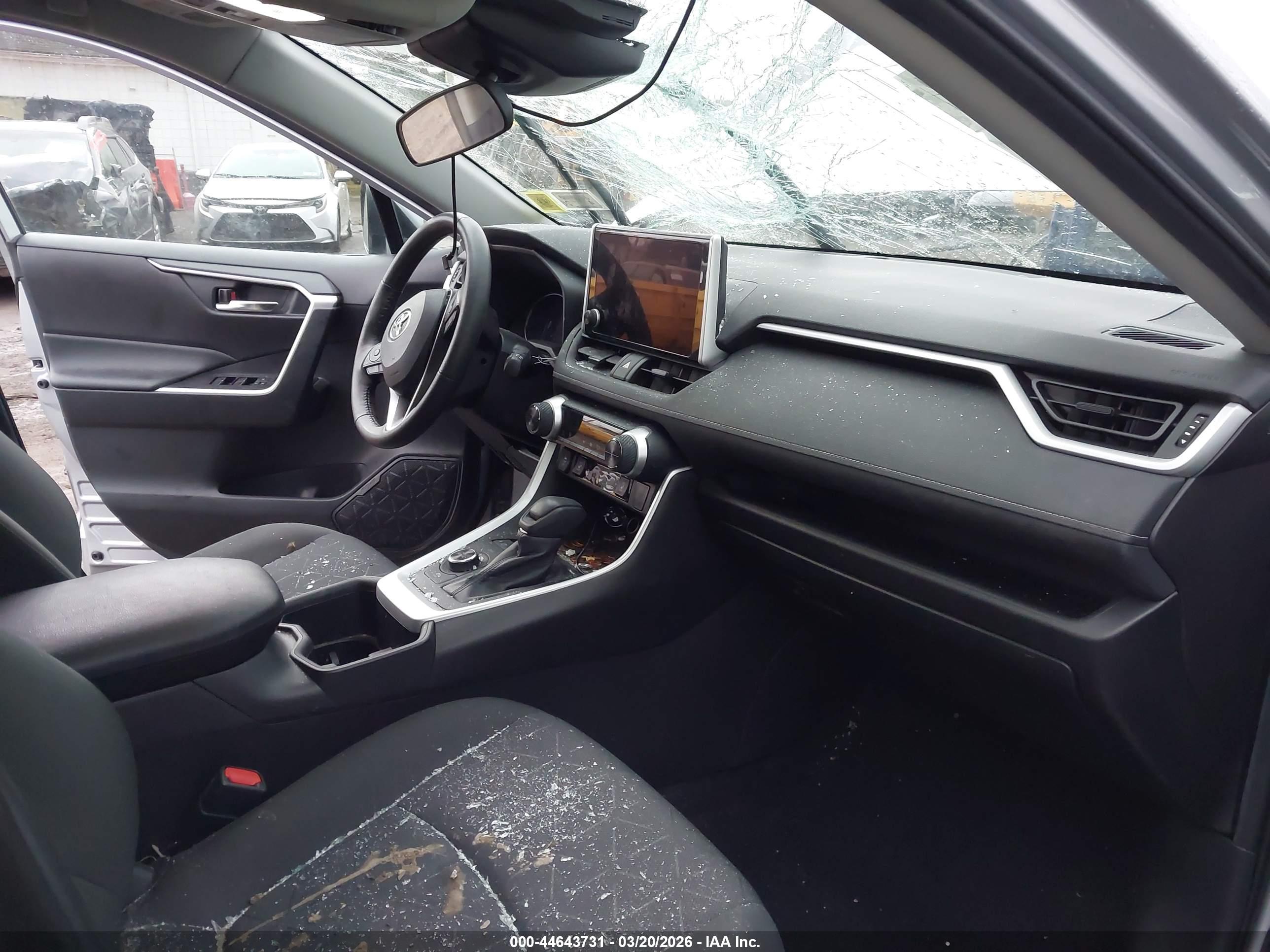 TOYOTA RAV4 image 5
