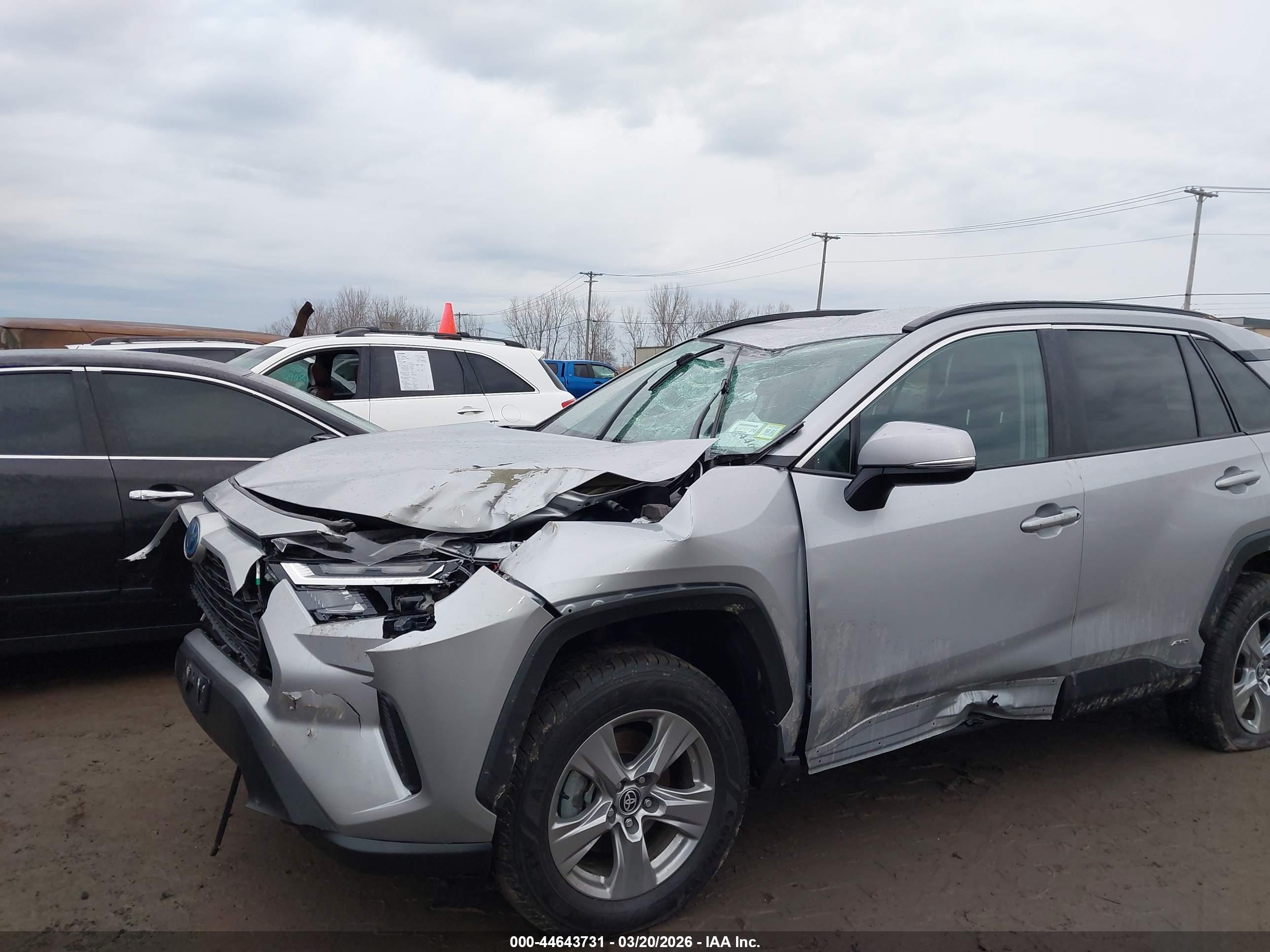 TOYOTA RAV4 image 6
