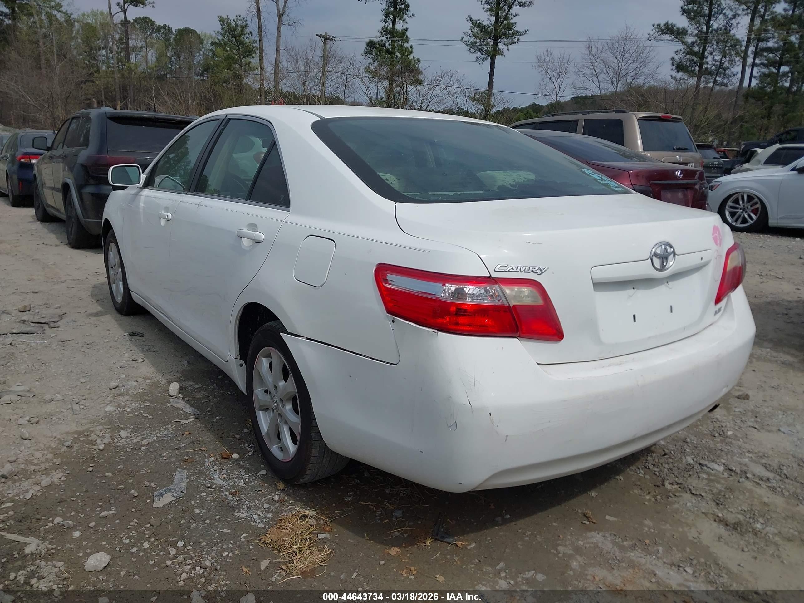 TOYOTA CAMRY image 3