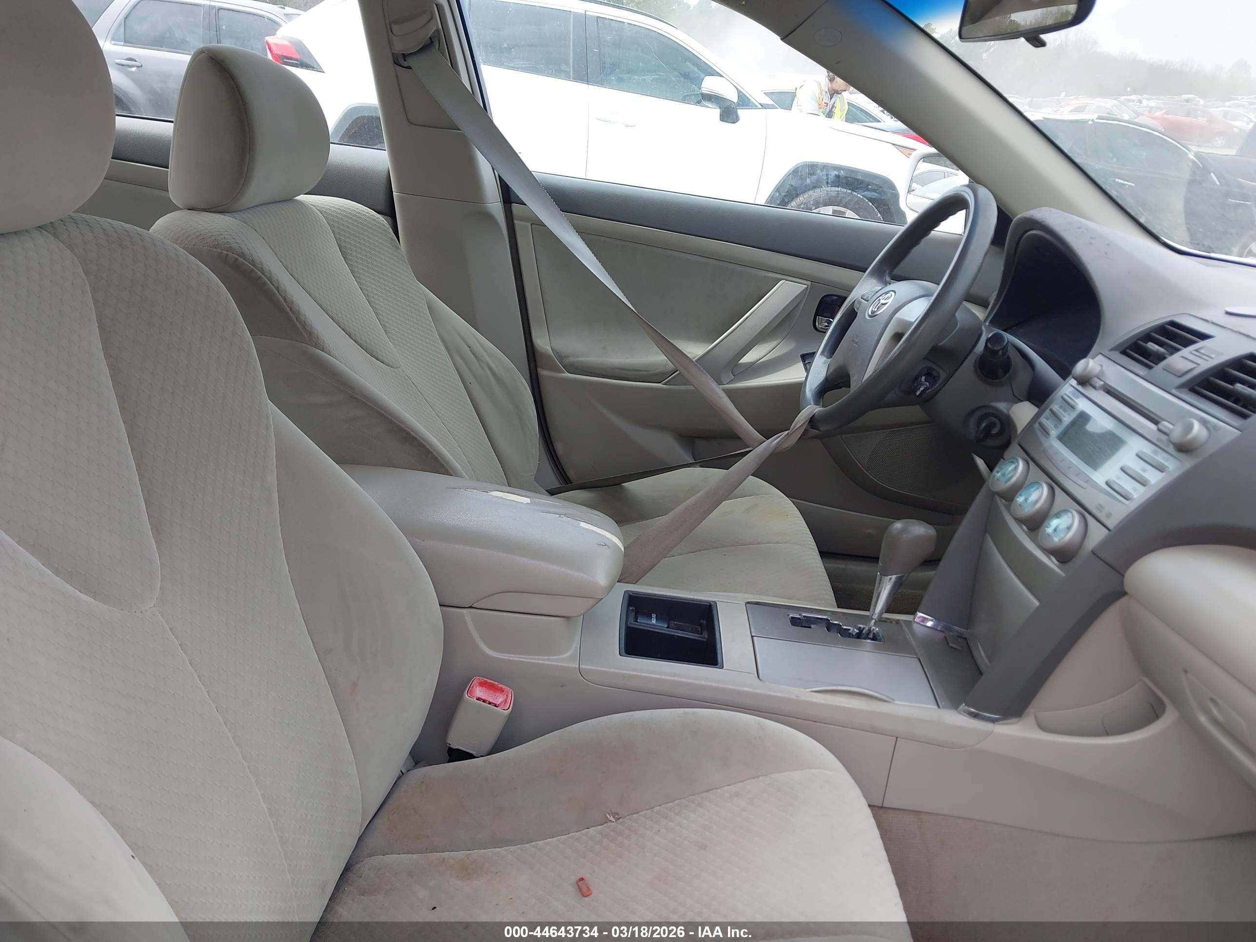 TOYOTA CAMRY image 5