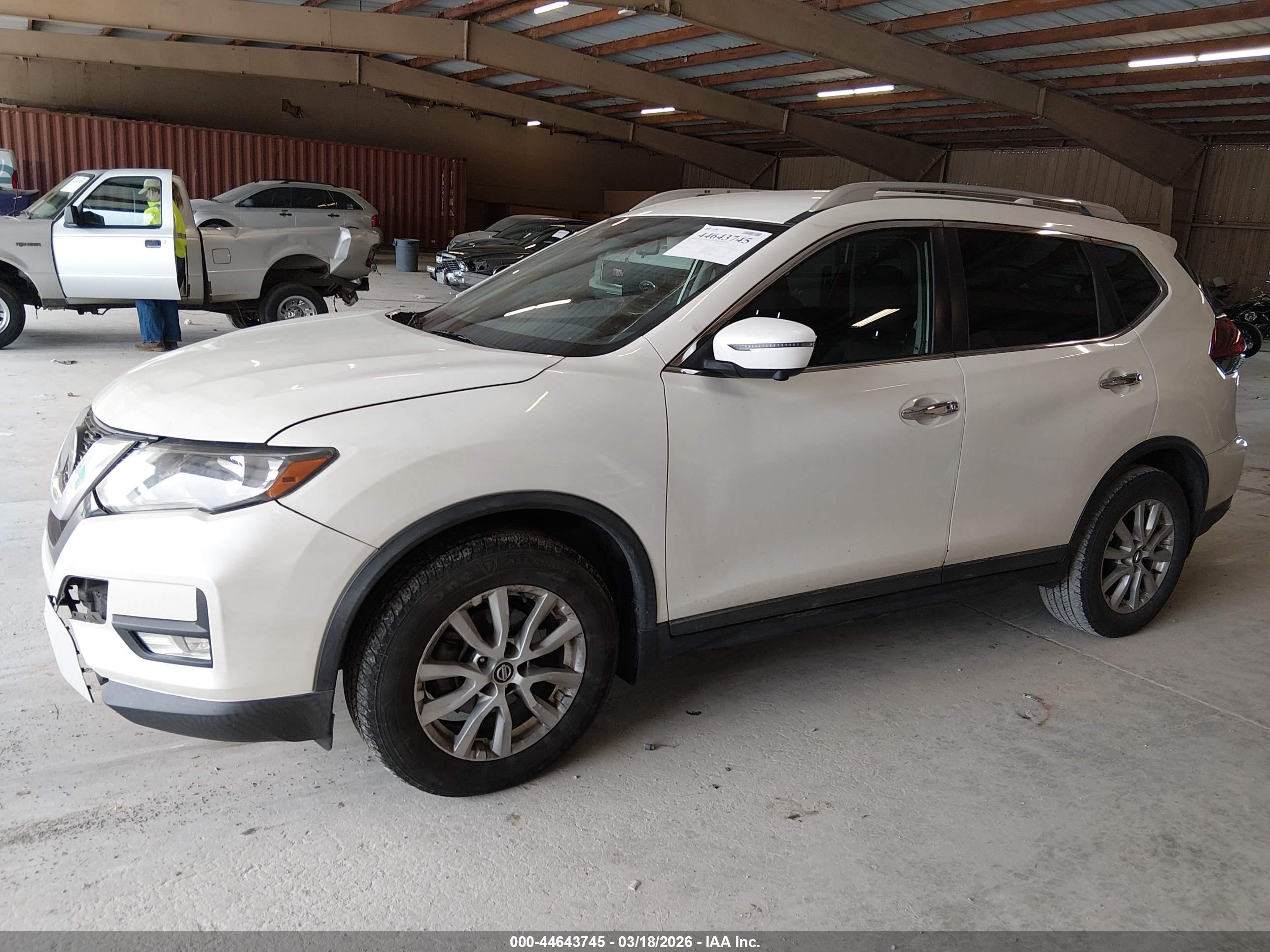 NISSAN ROGUE image 2