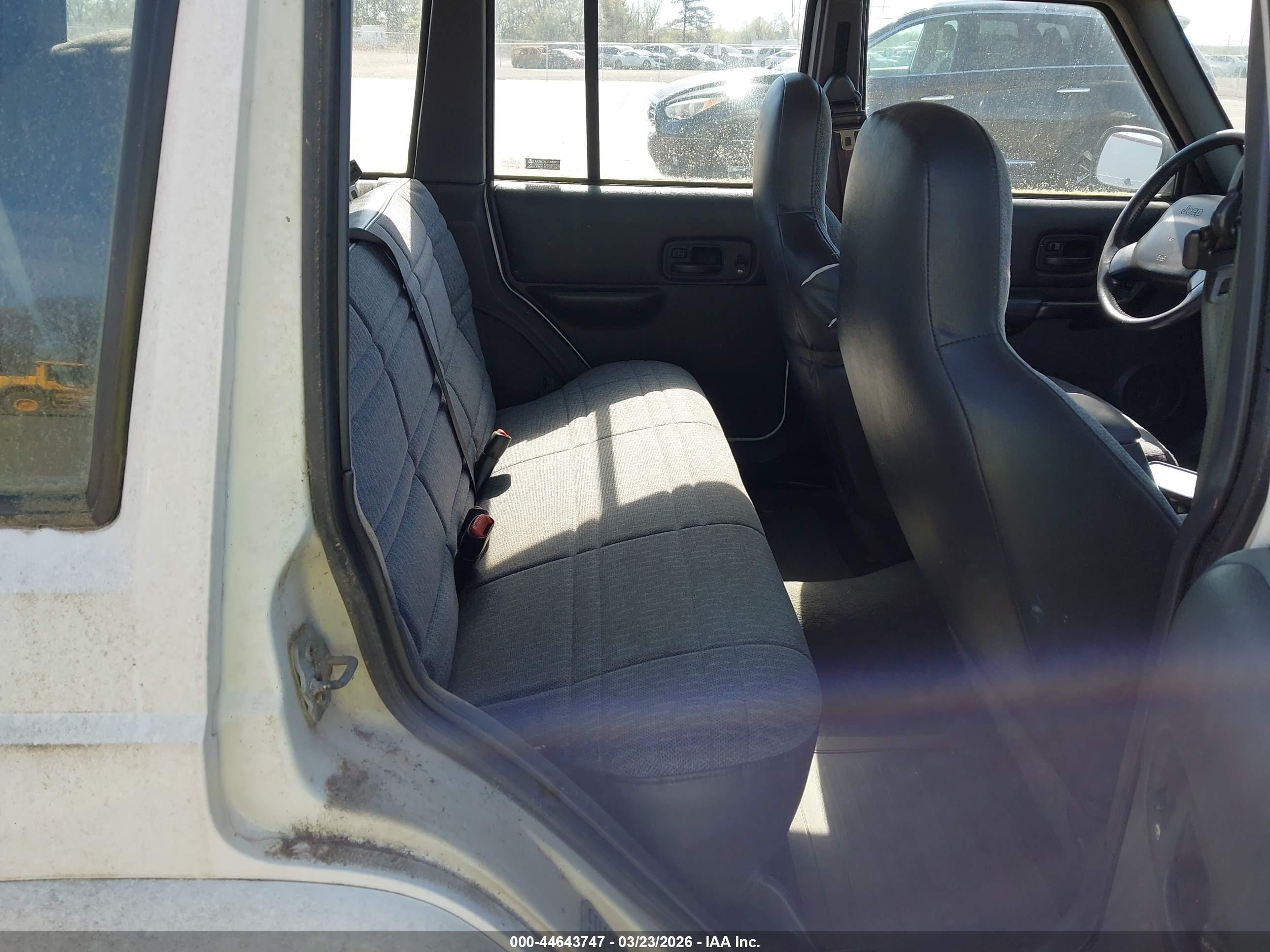 JEEP CHEROKEE image 8