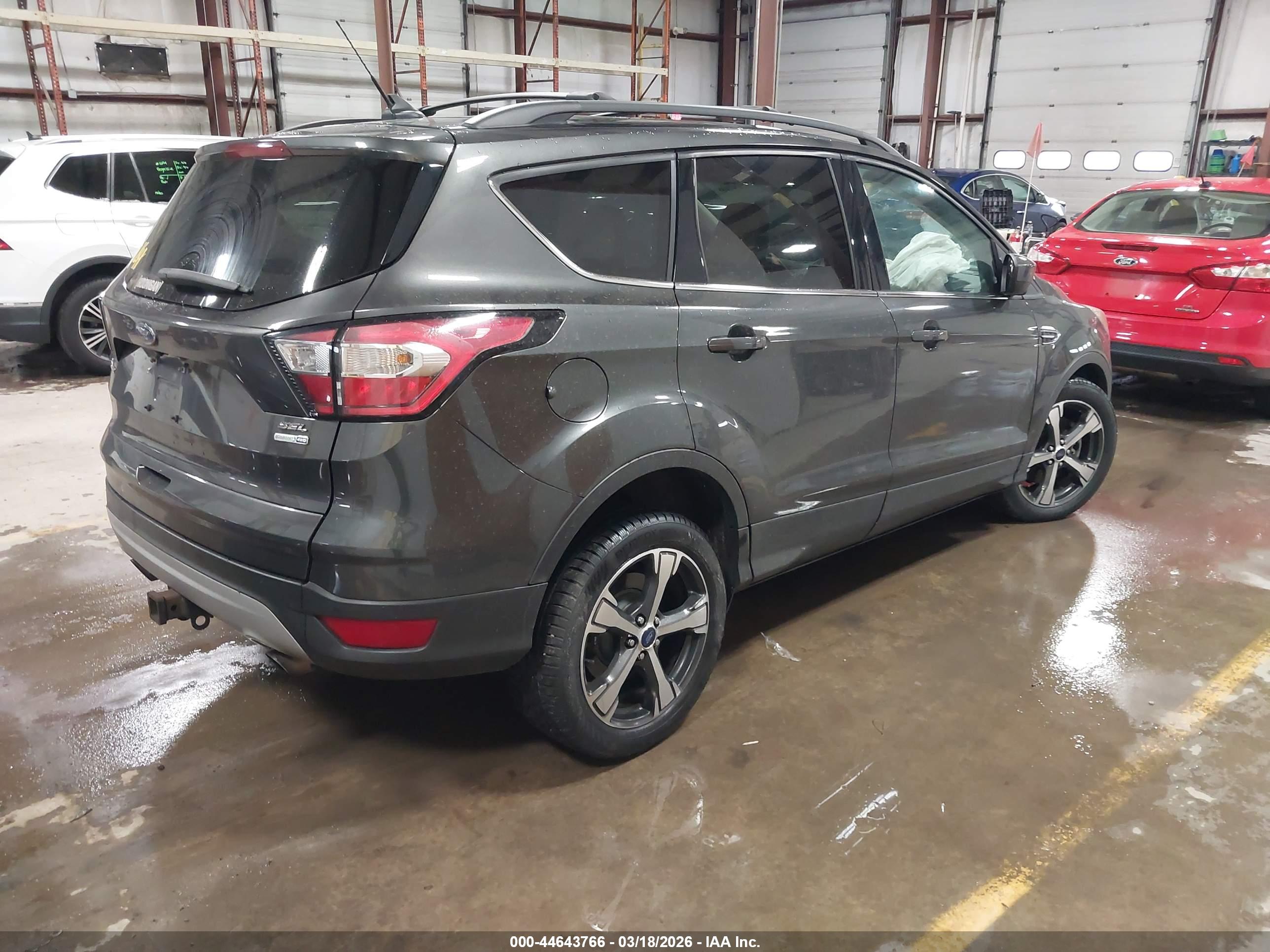 FORD ESCAPE image 4