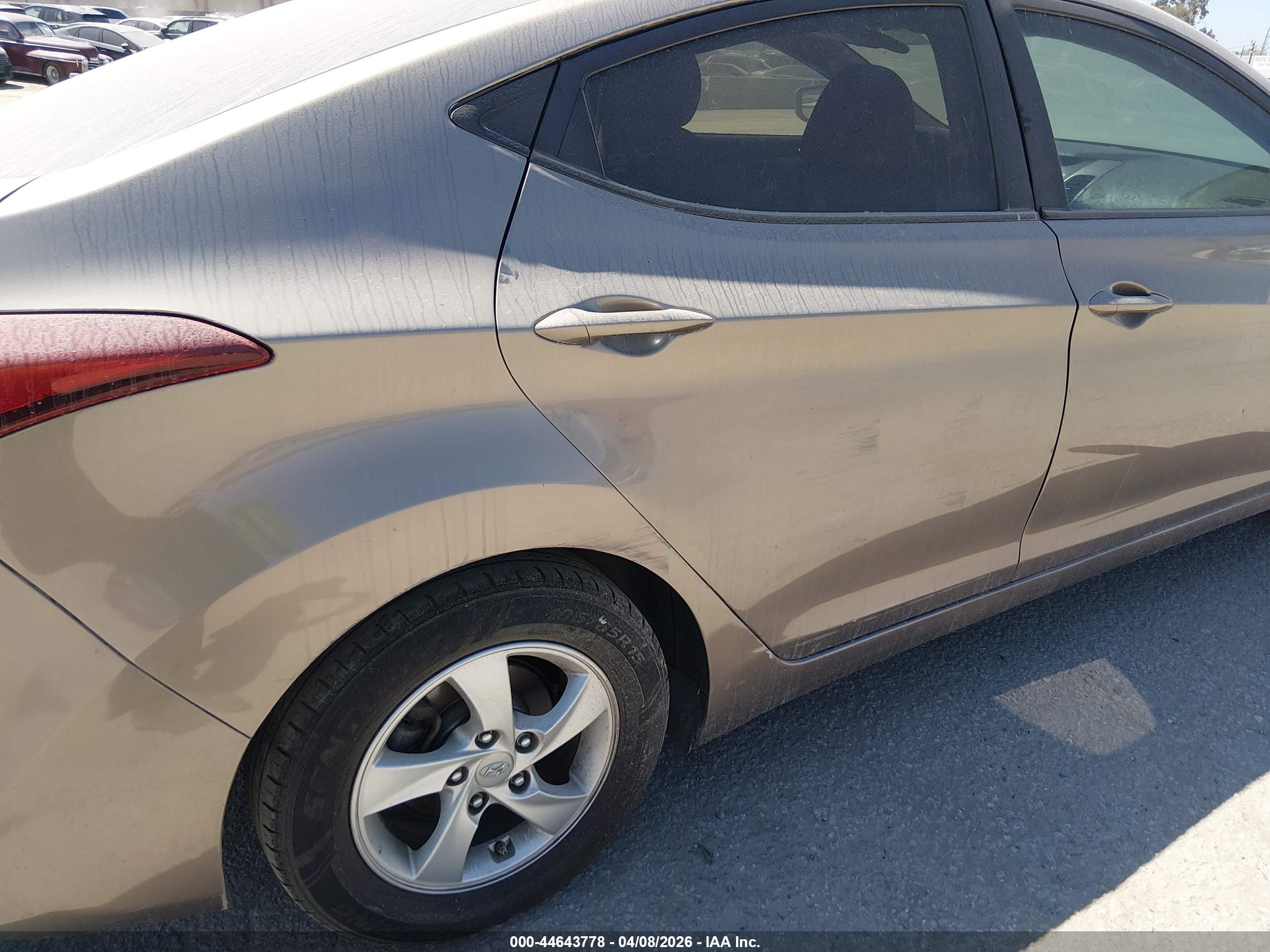 HYUNDAI ELANTRA image 6