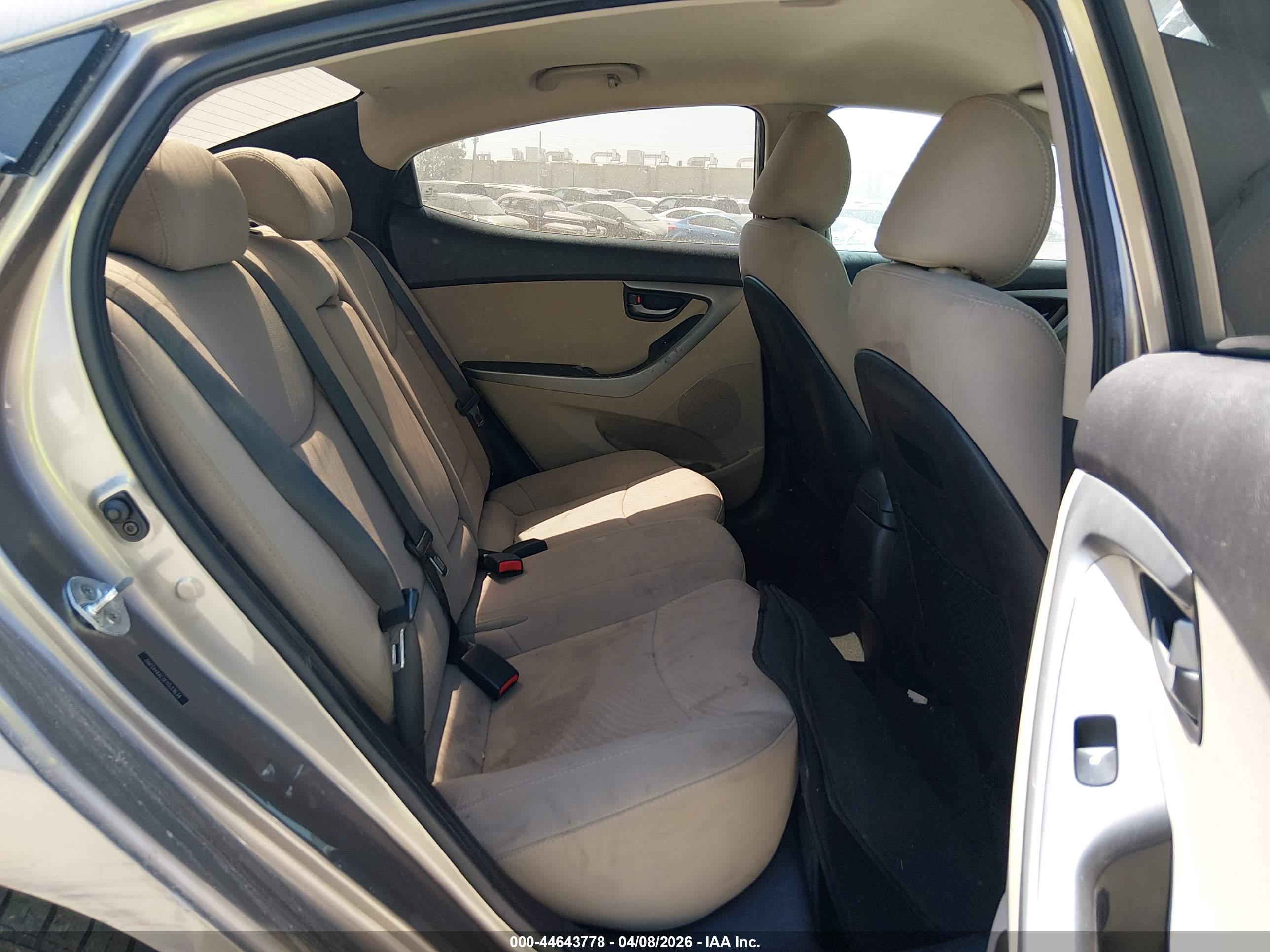 HYUNDAI ELANTRA image 8