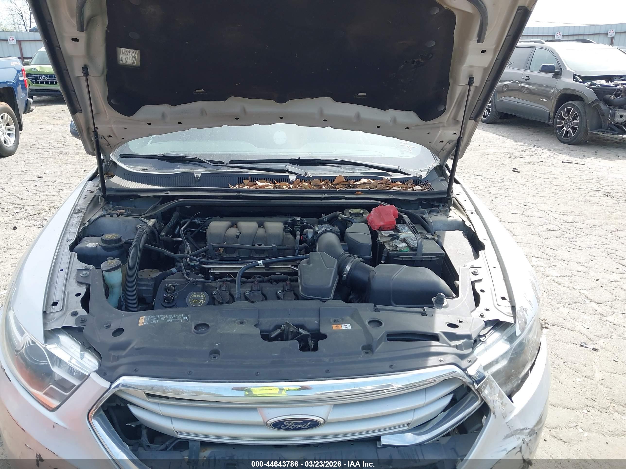 FORD TAURUS image 10