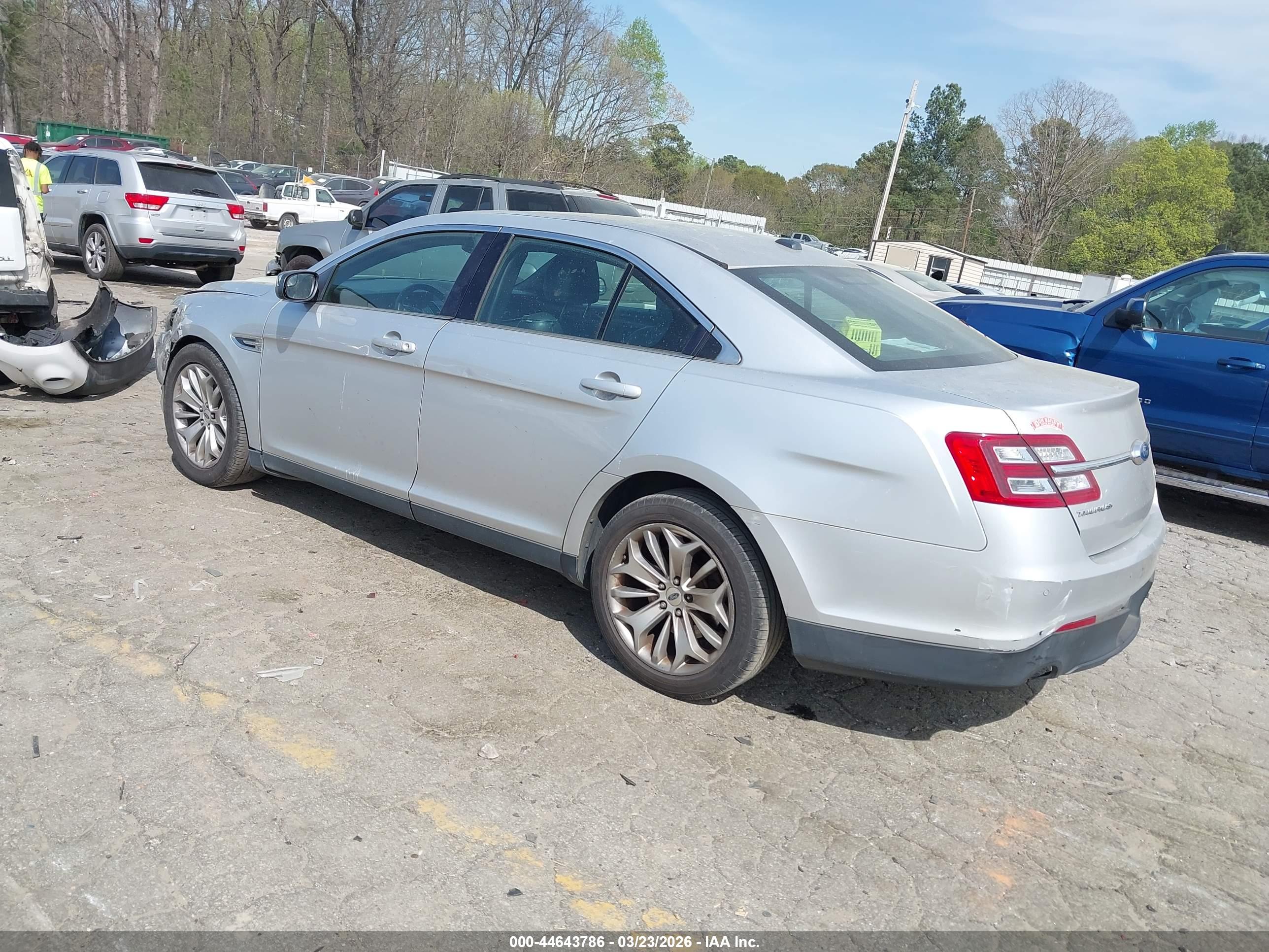 FORD TAURUS image 3