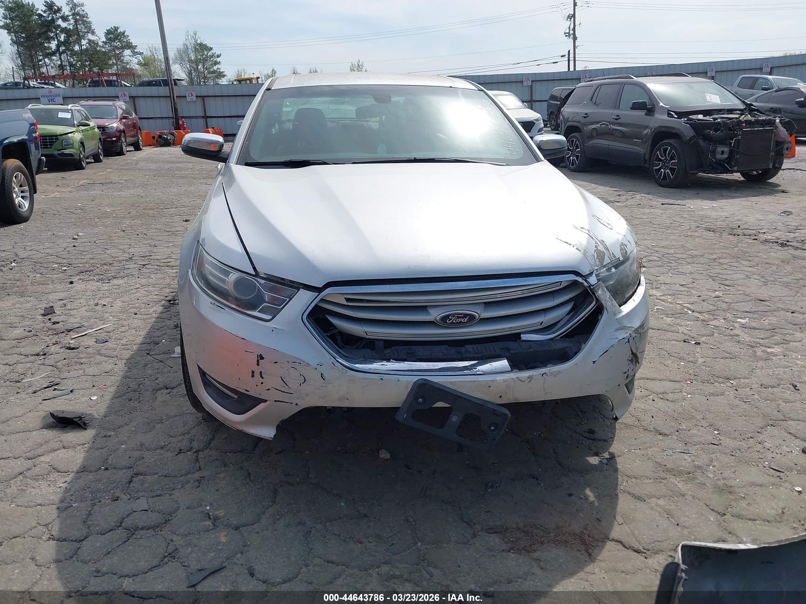 FORD TAURUS image 6