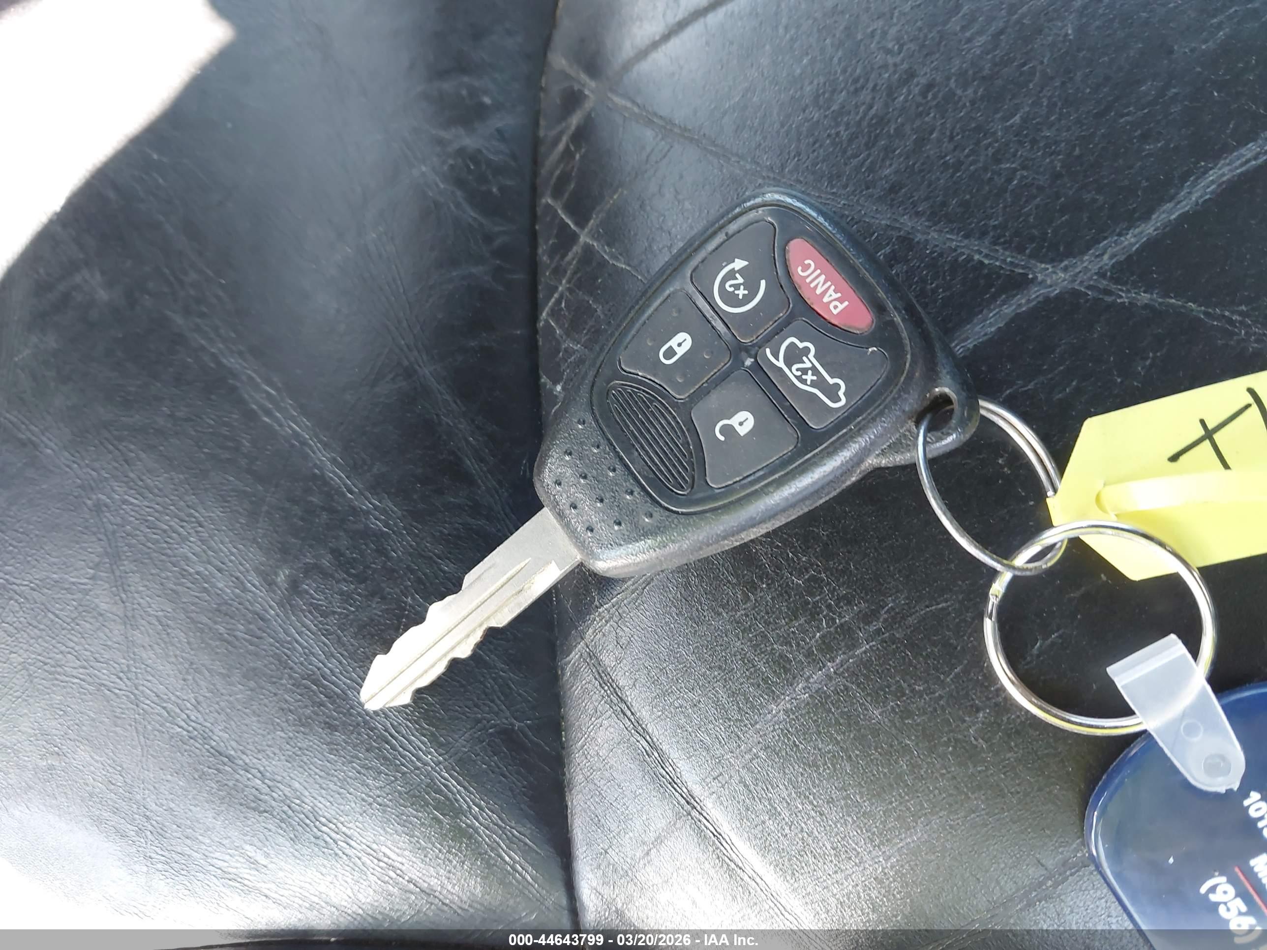 CHRYSLER 200 image 11
