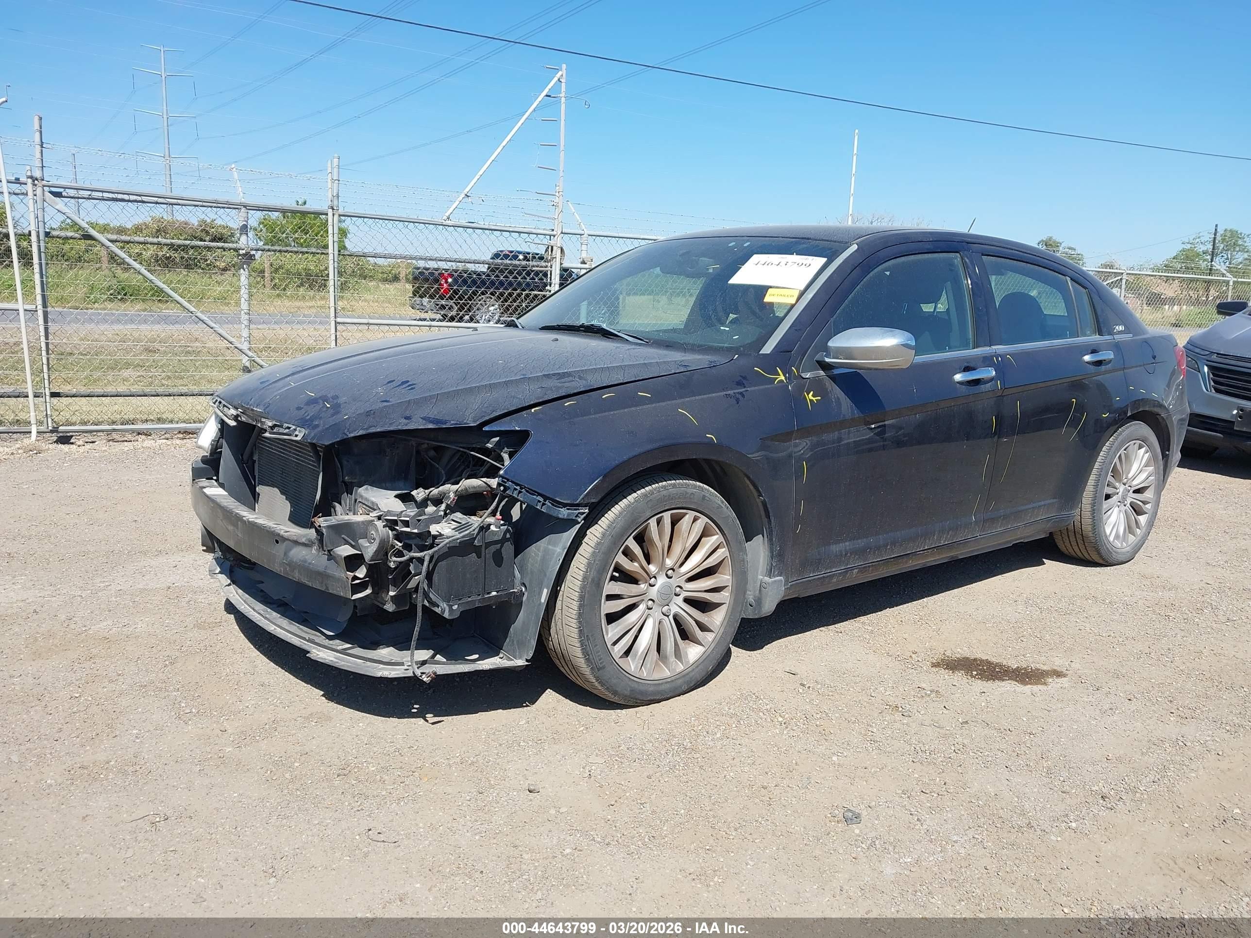 CHRYSLER 200 image 2