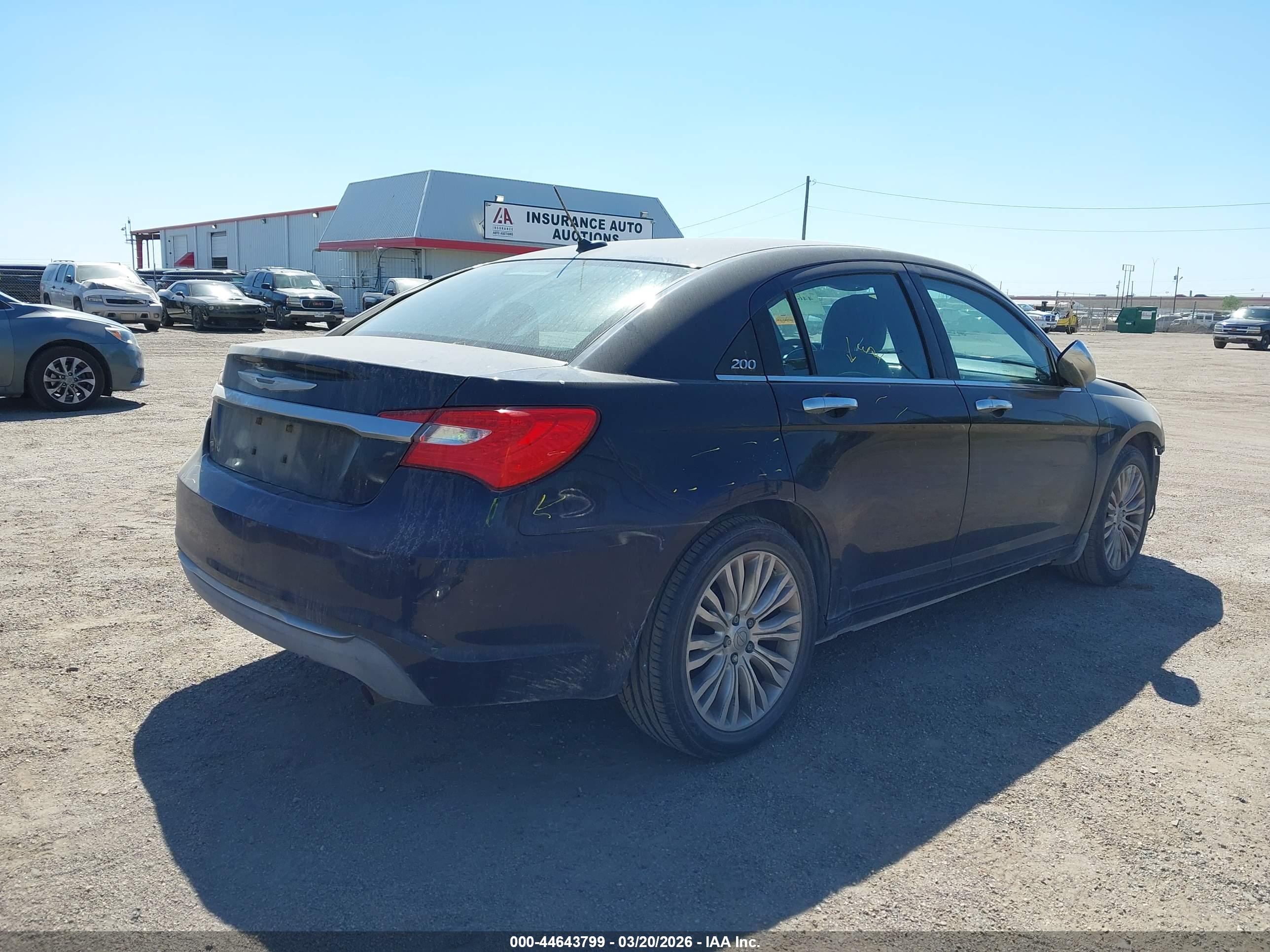 CHRYSLER 200 image 4
