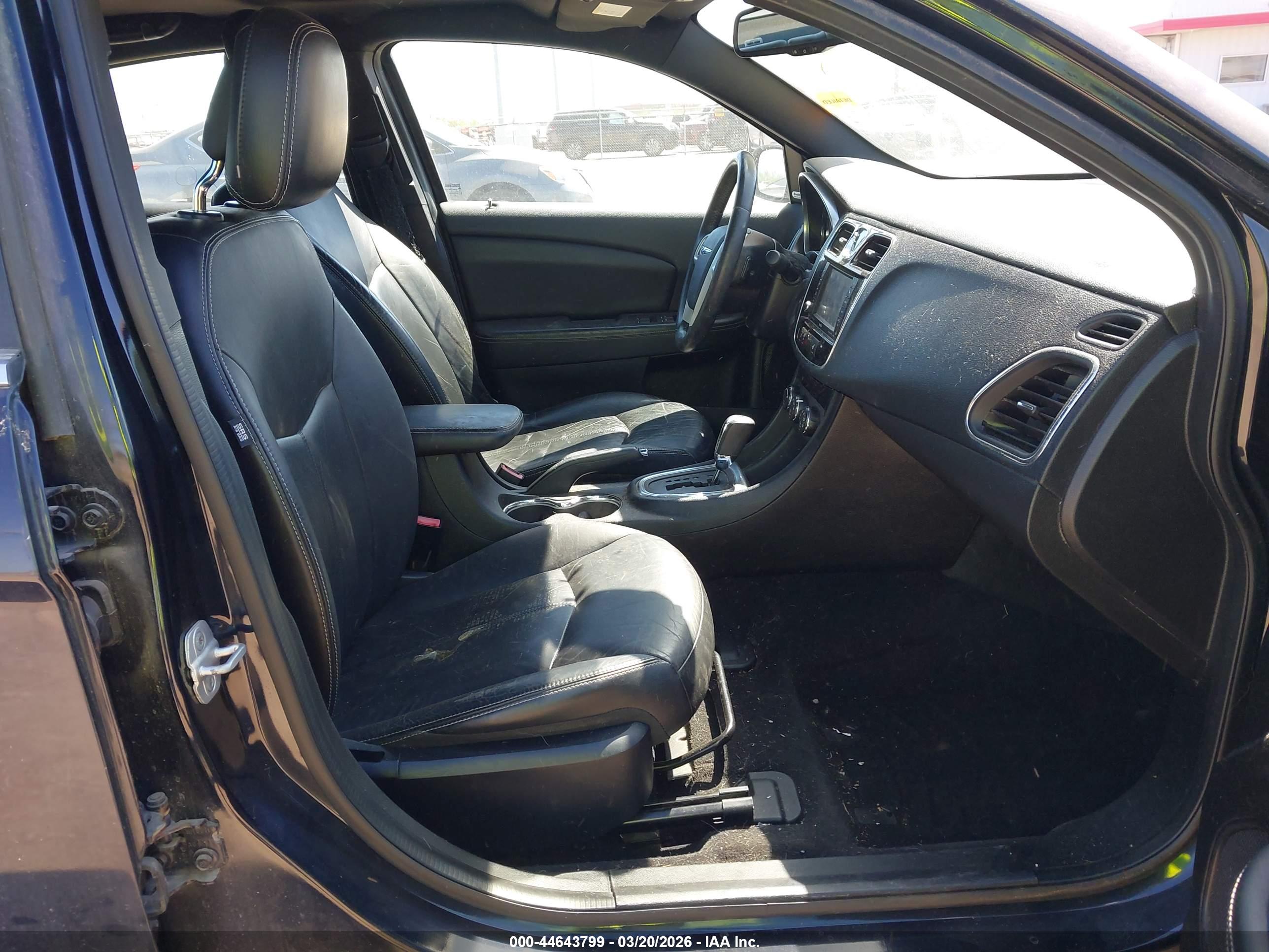 CHRYSLER 200 image 5