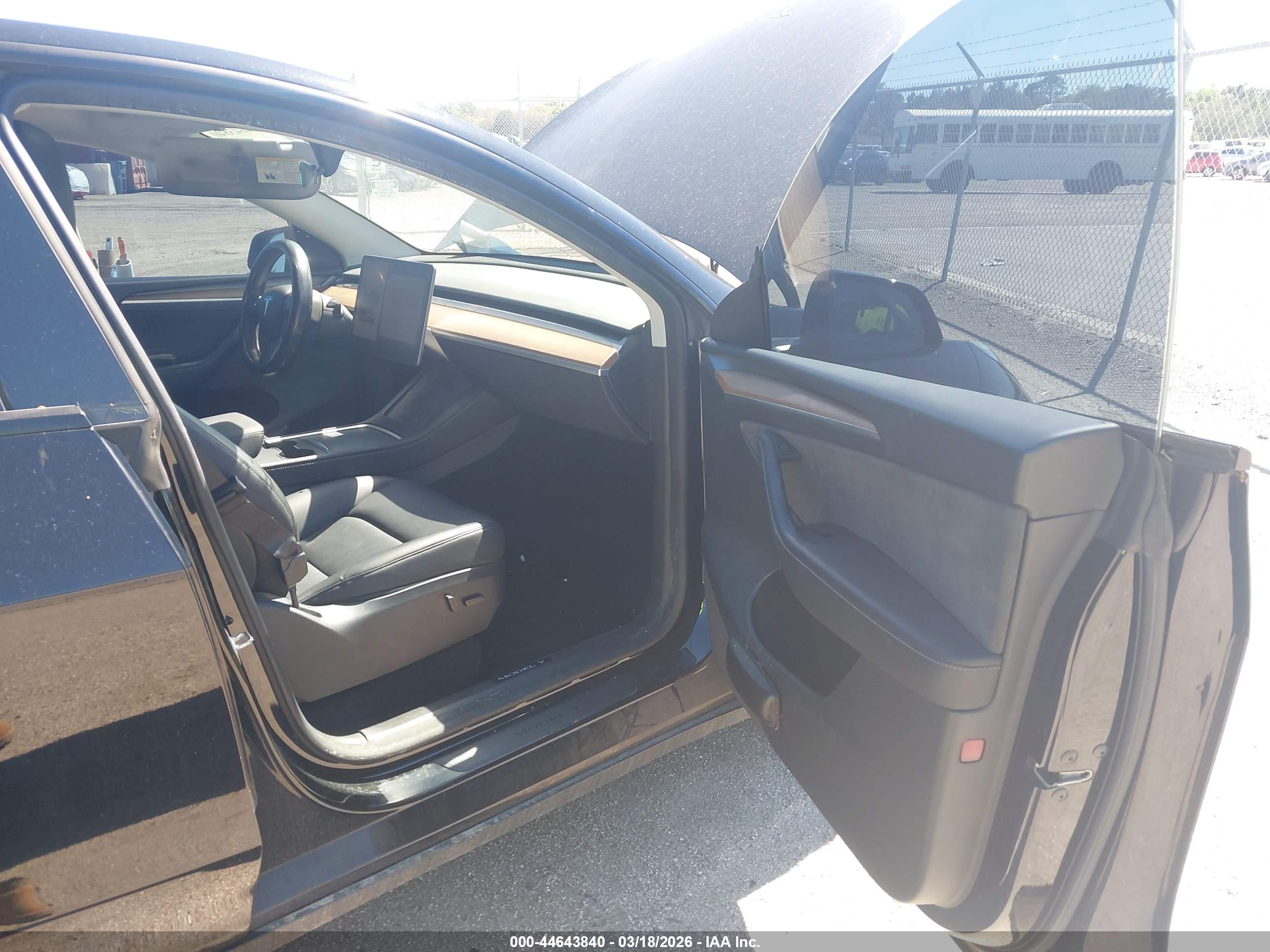 TESLA MODEL image 5