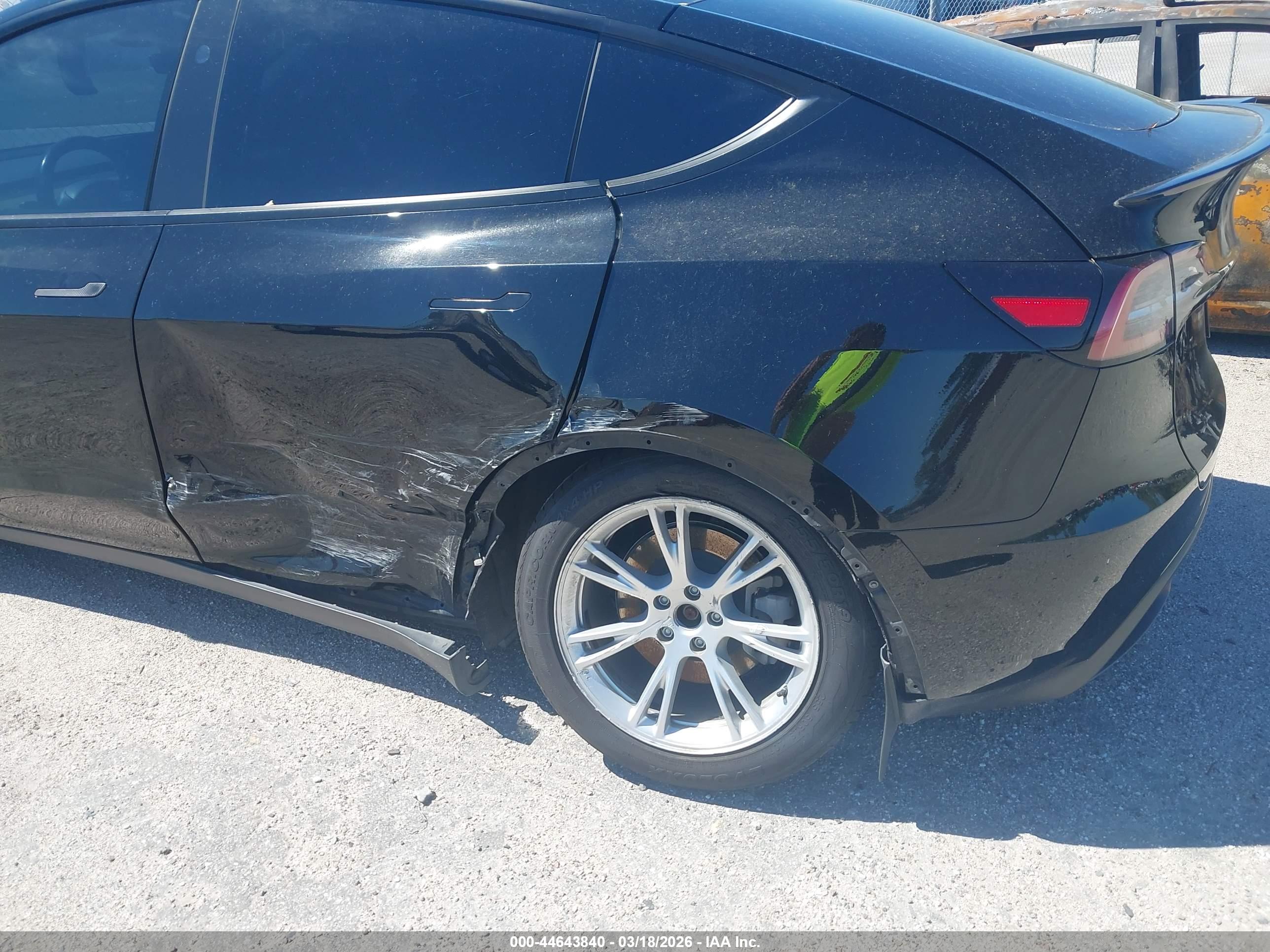 TESLA MODEL image 6