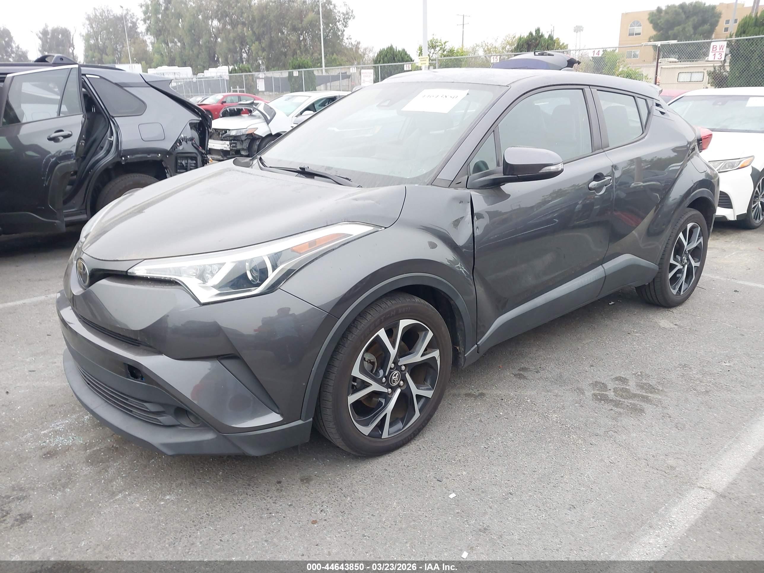 TOYOTA C-HR image 2