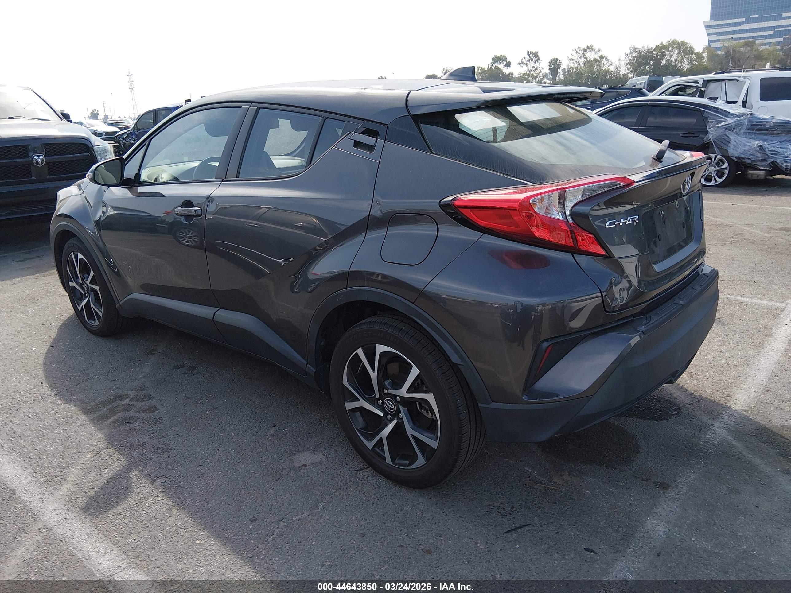 TOYOTA C-HR image 3