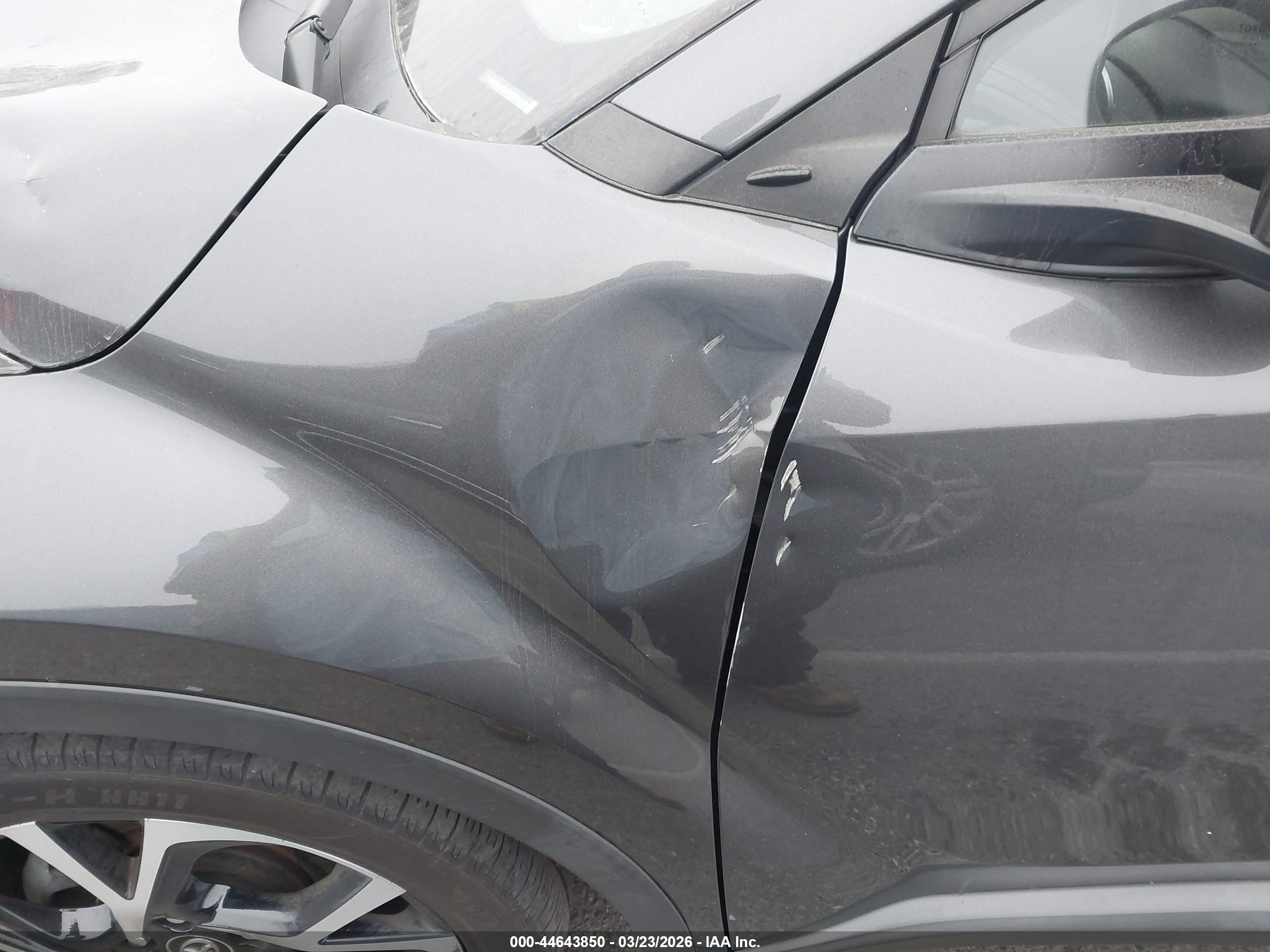 TOYOTA C-HR image 6