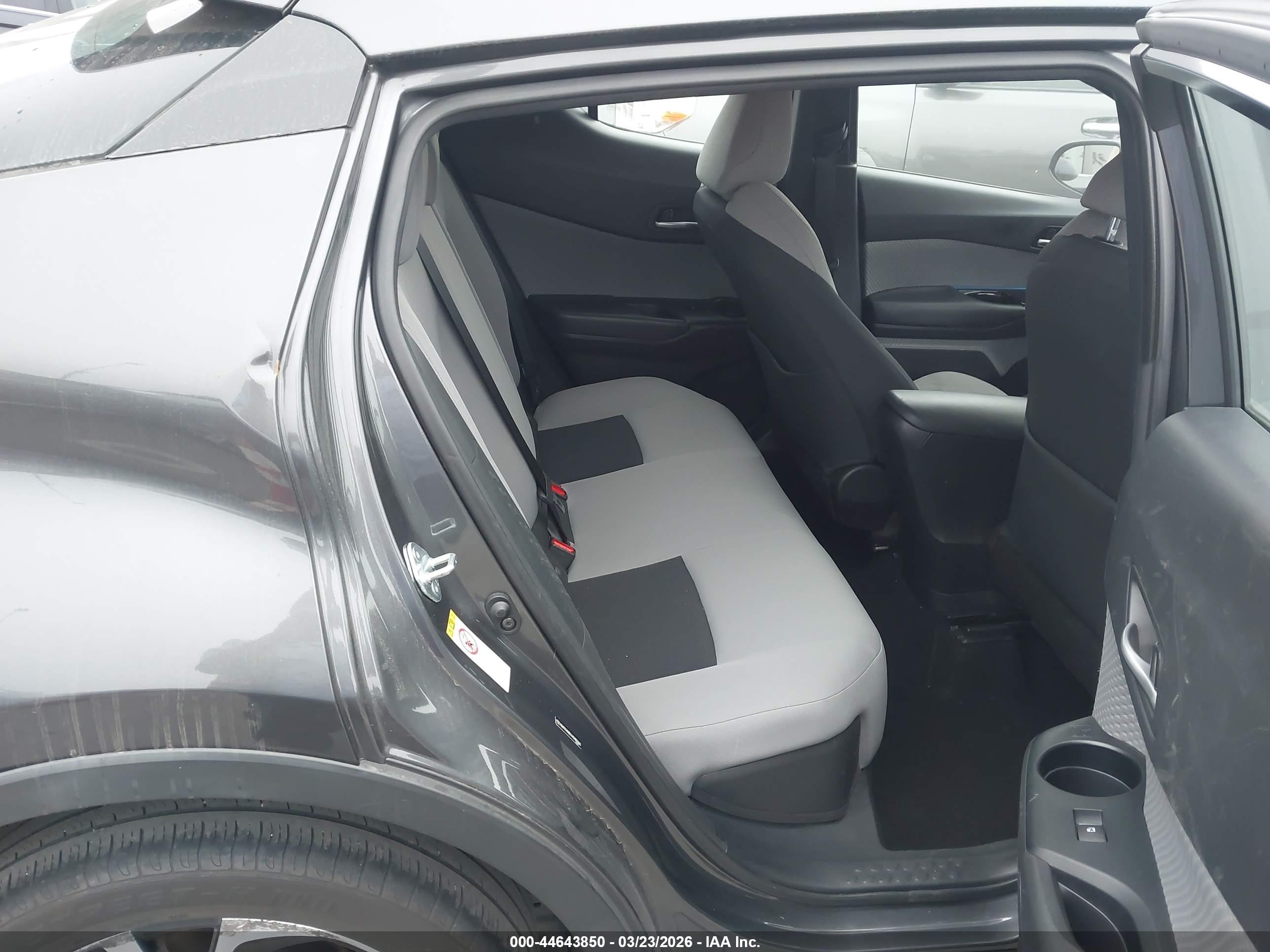 TOYOTA C-HR image 8