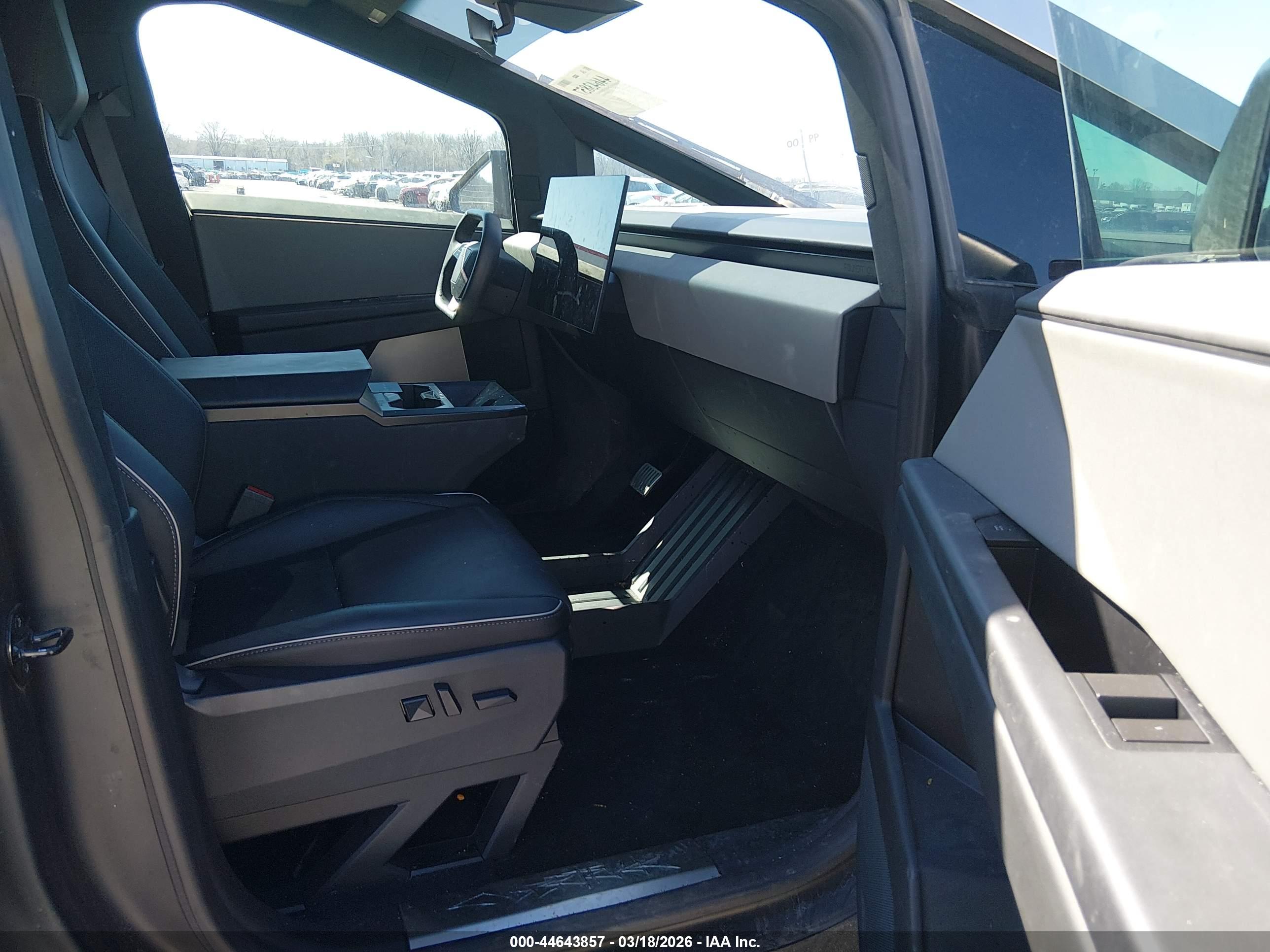 TESLA CYBERTRUCK image 5