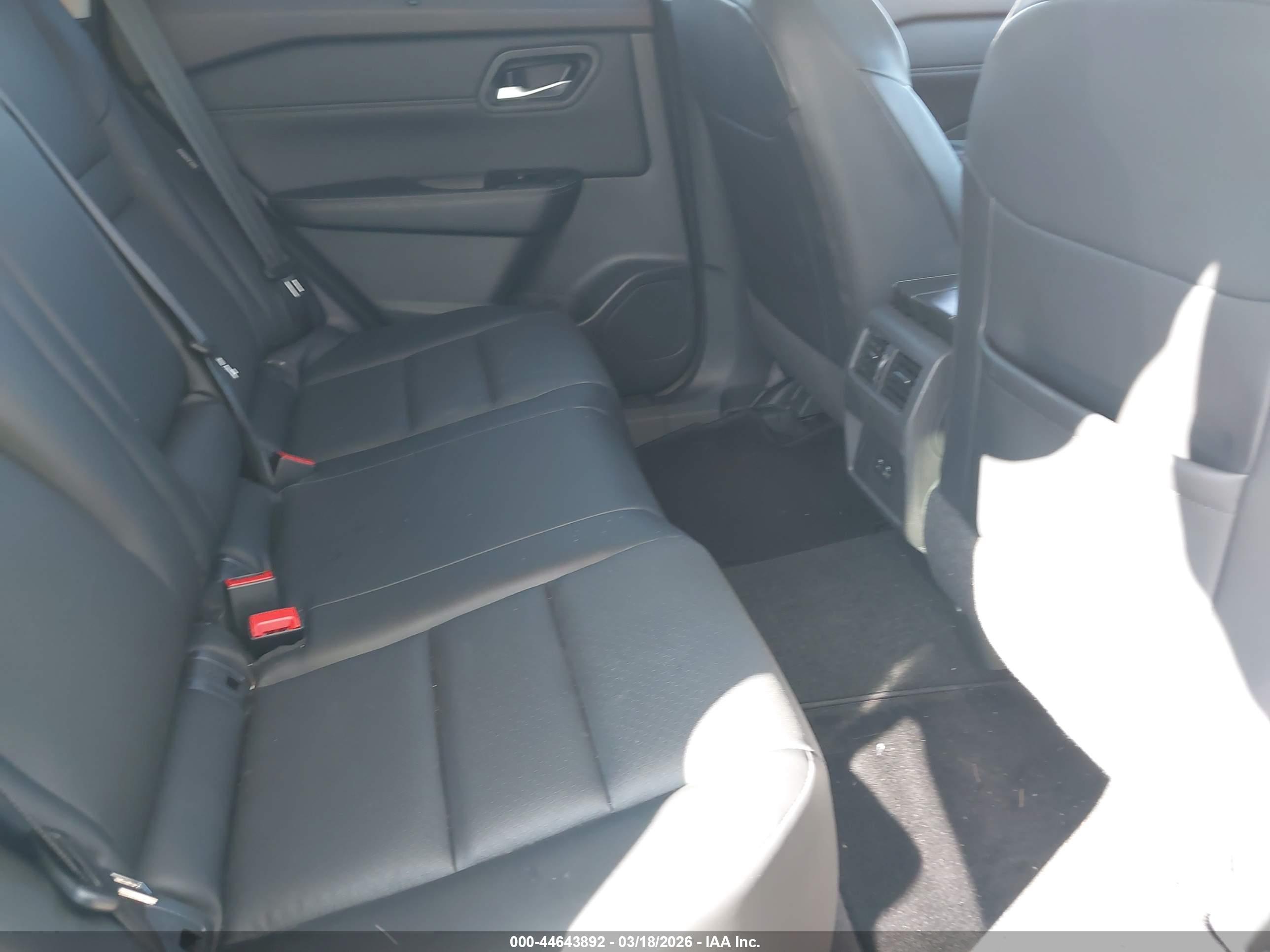 NISSAN ROGUE image 8