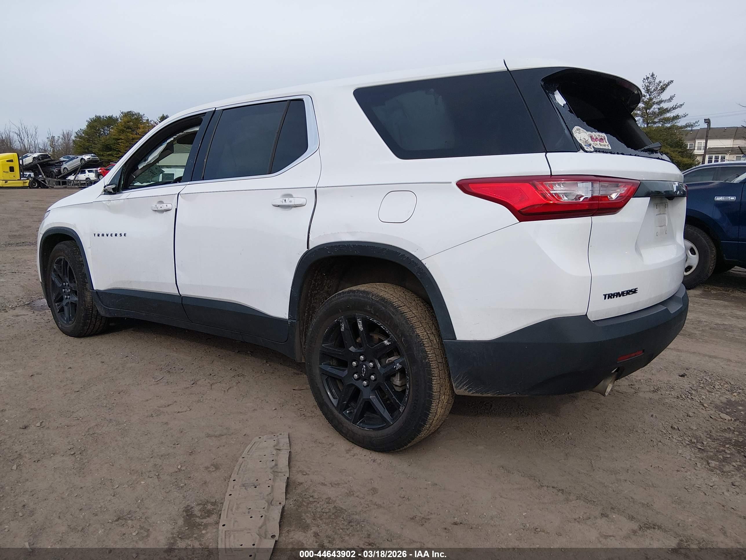 CHEVROLET TRAVERSE image 3