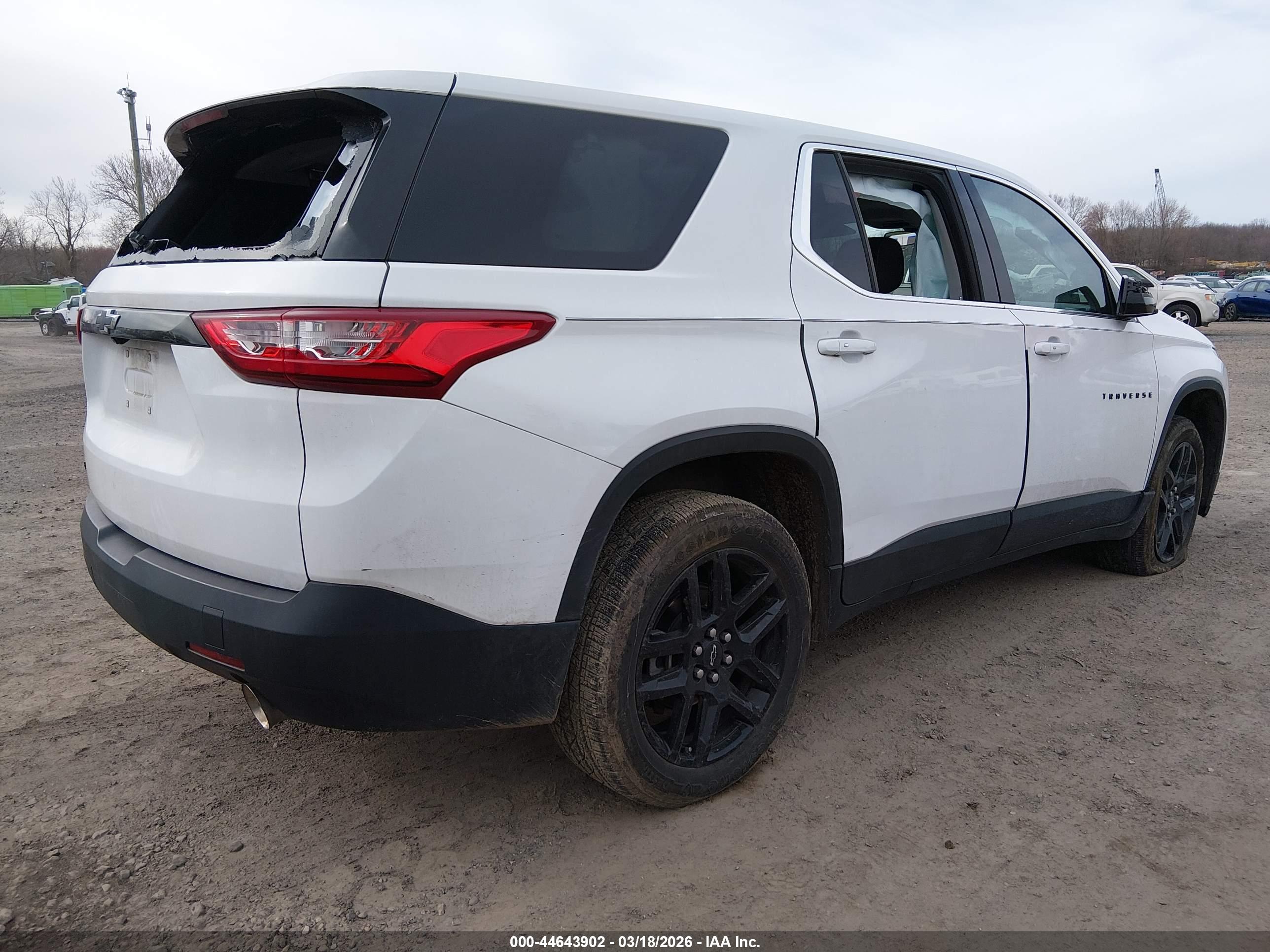 CHEVROLET TRAVERSE image 4