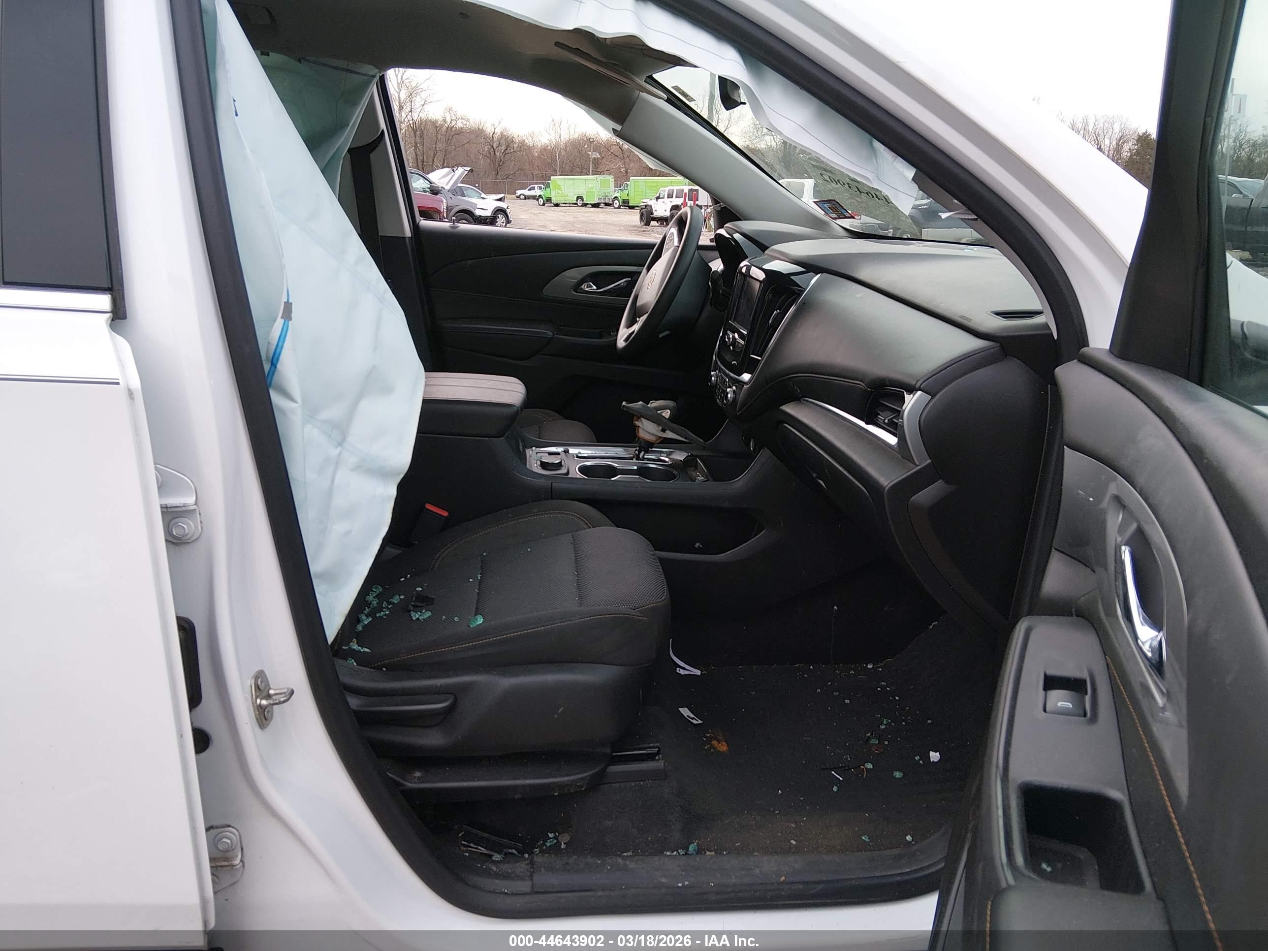 CHEVROLET TRAVERSE image 5