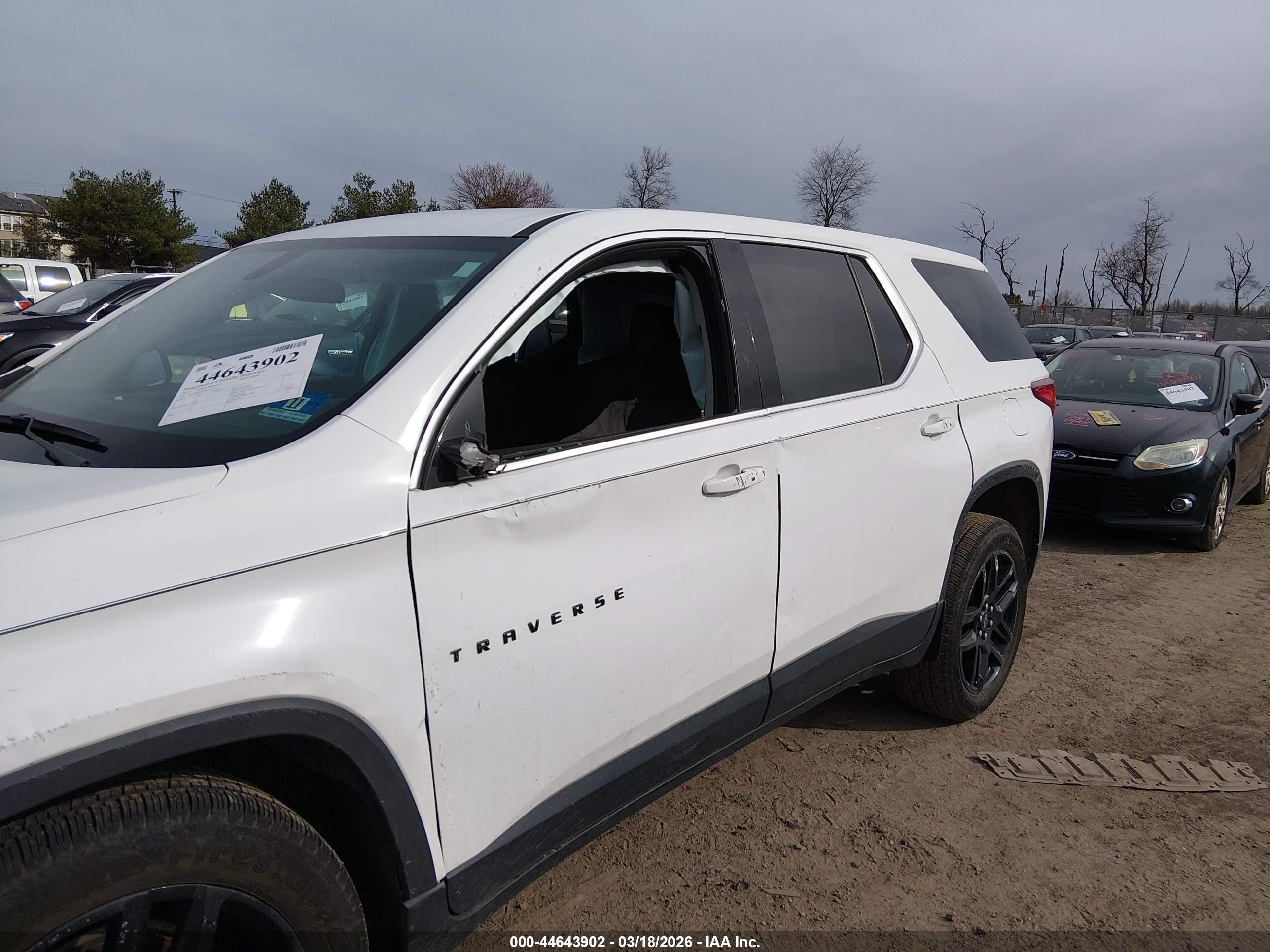 CHEVROLET TRAVERSE image 6
