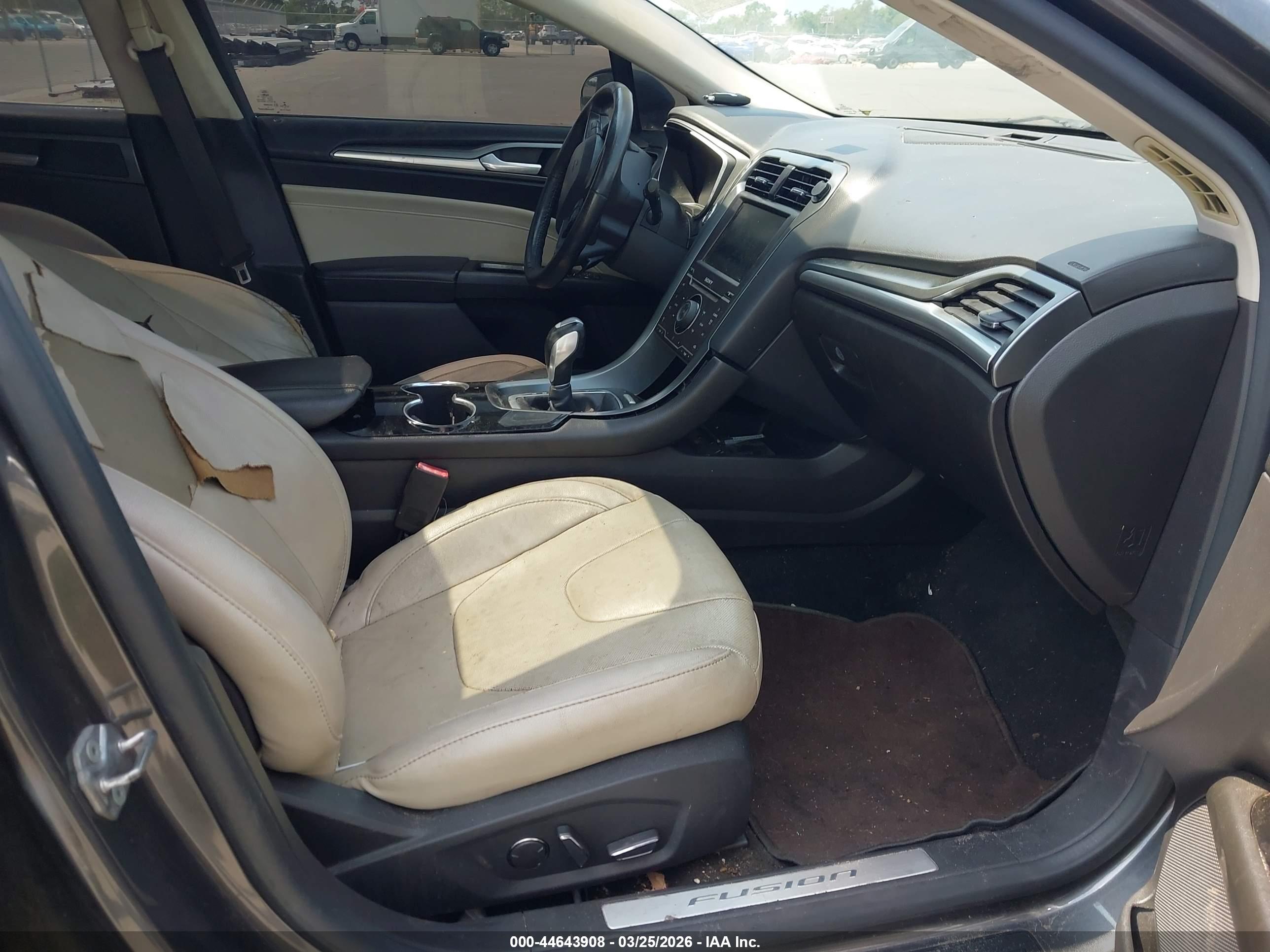 FORD FUSION image 5