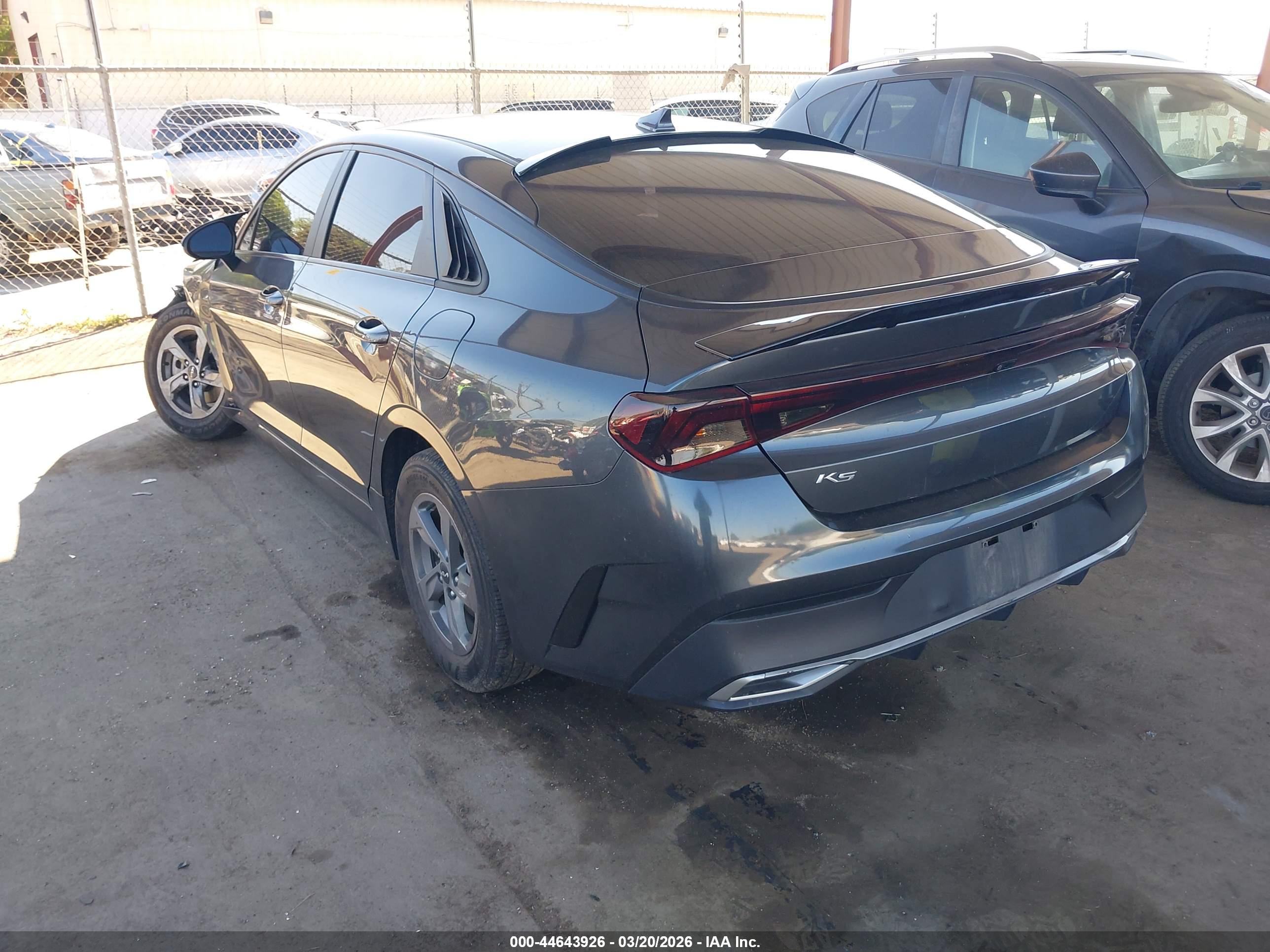 KIA K5 image 3