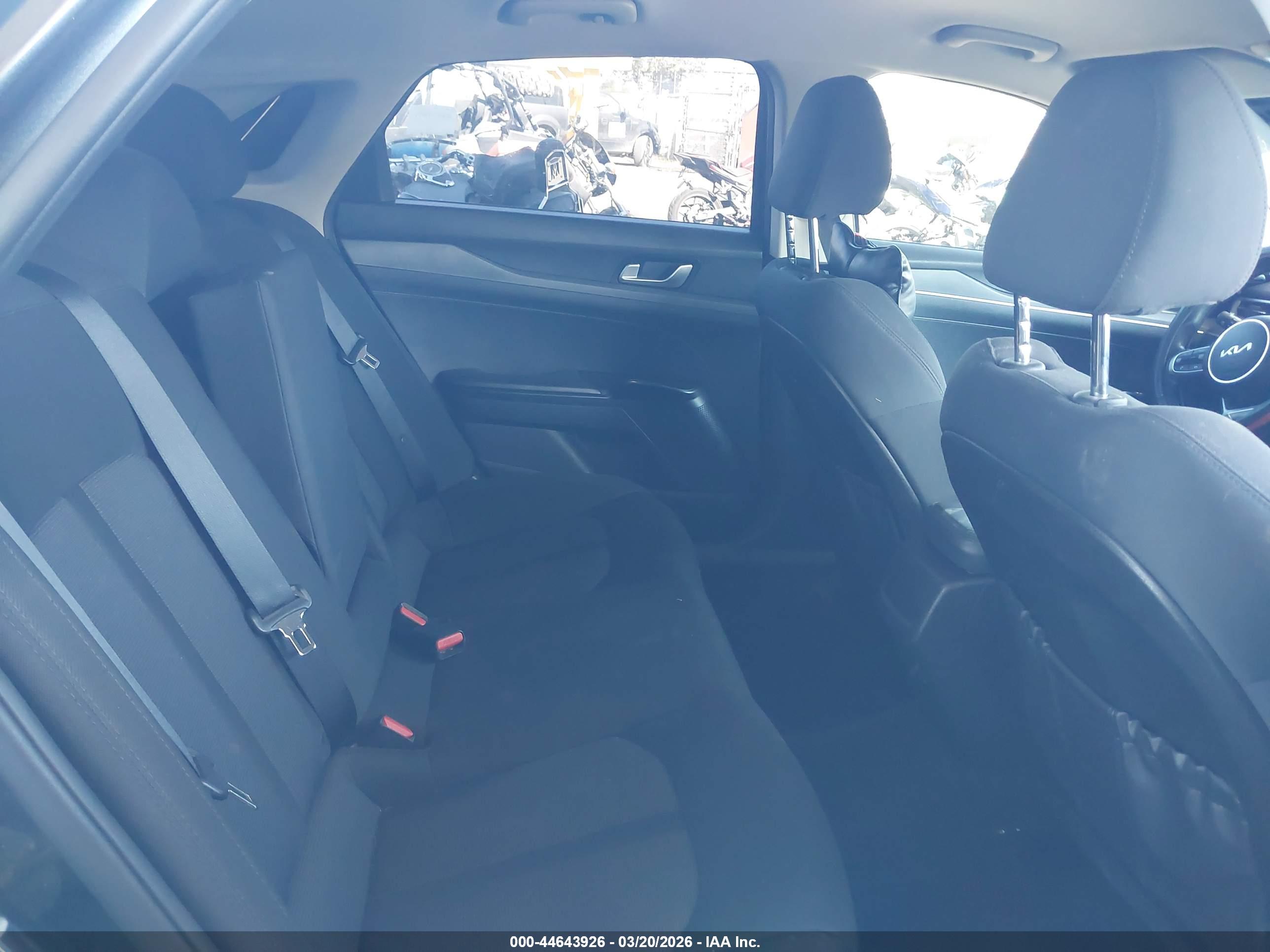 KIA K5 image 8