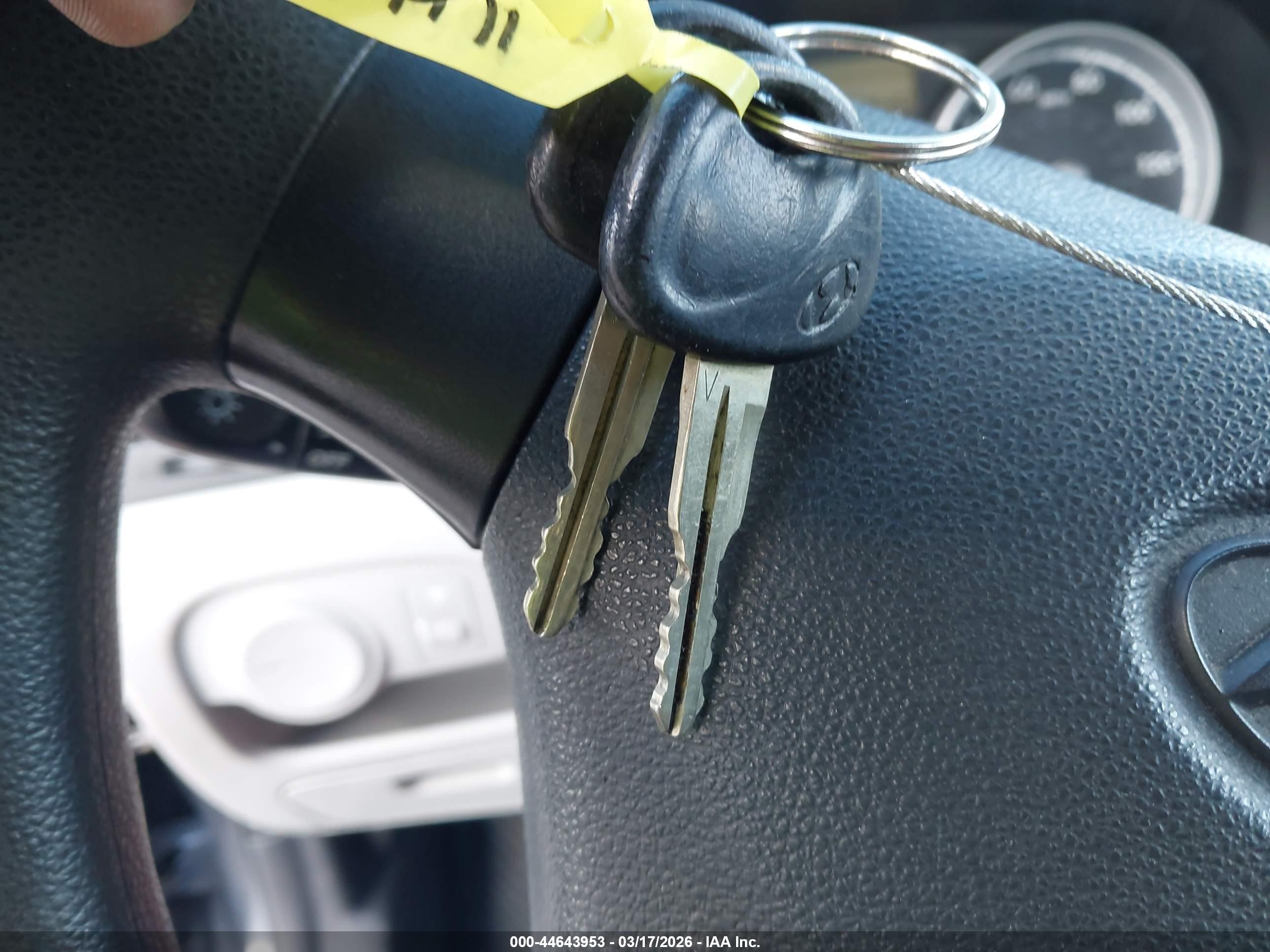 HYUNDAI ACCENT image 11
