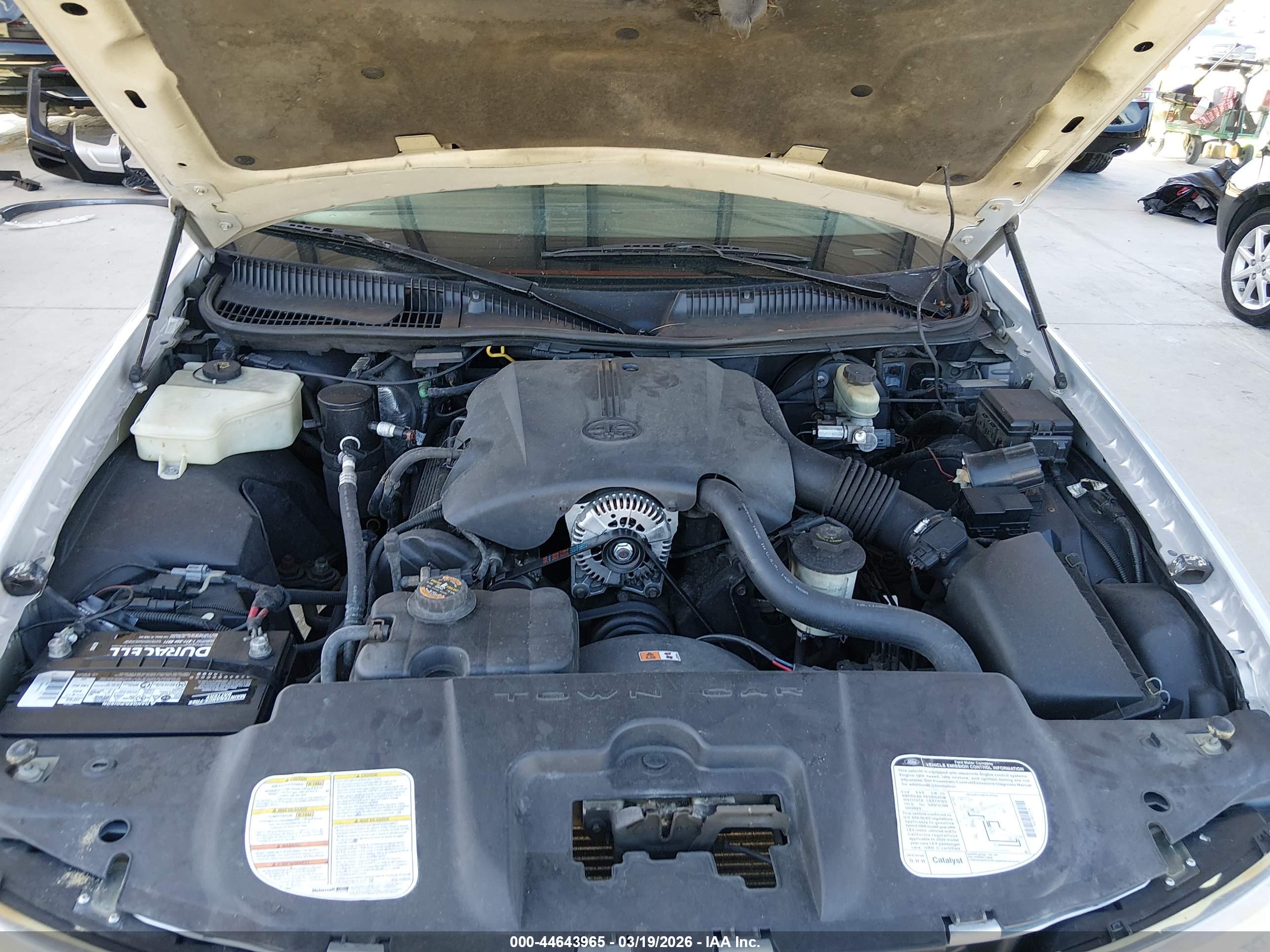 LINCOLN TOWN image 10