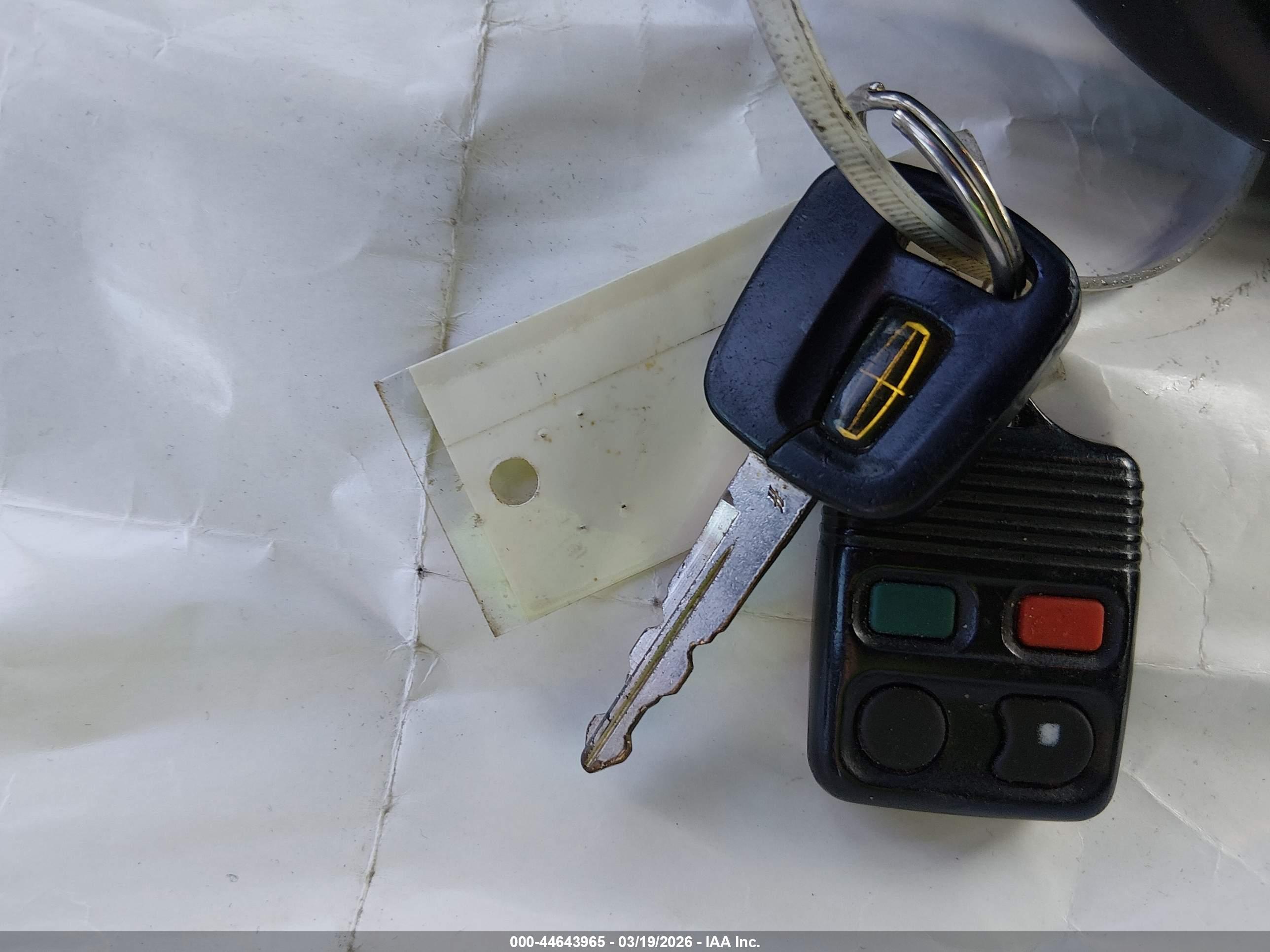 LINCOLN TOWN image 11