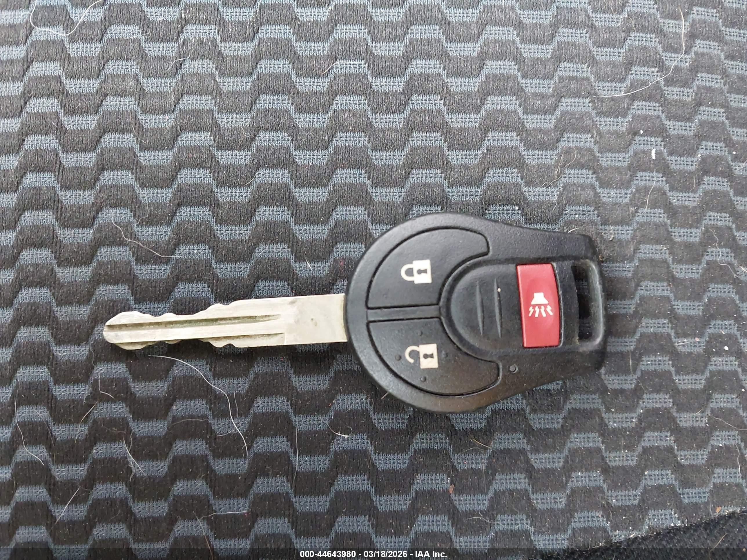 NISSAN VERSA image 11