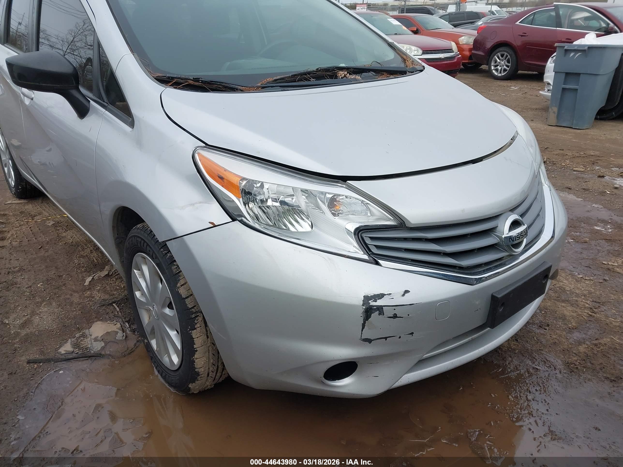 NISSAN VERSA image 6
